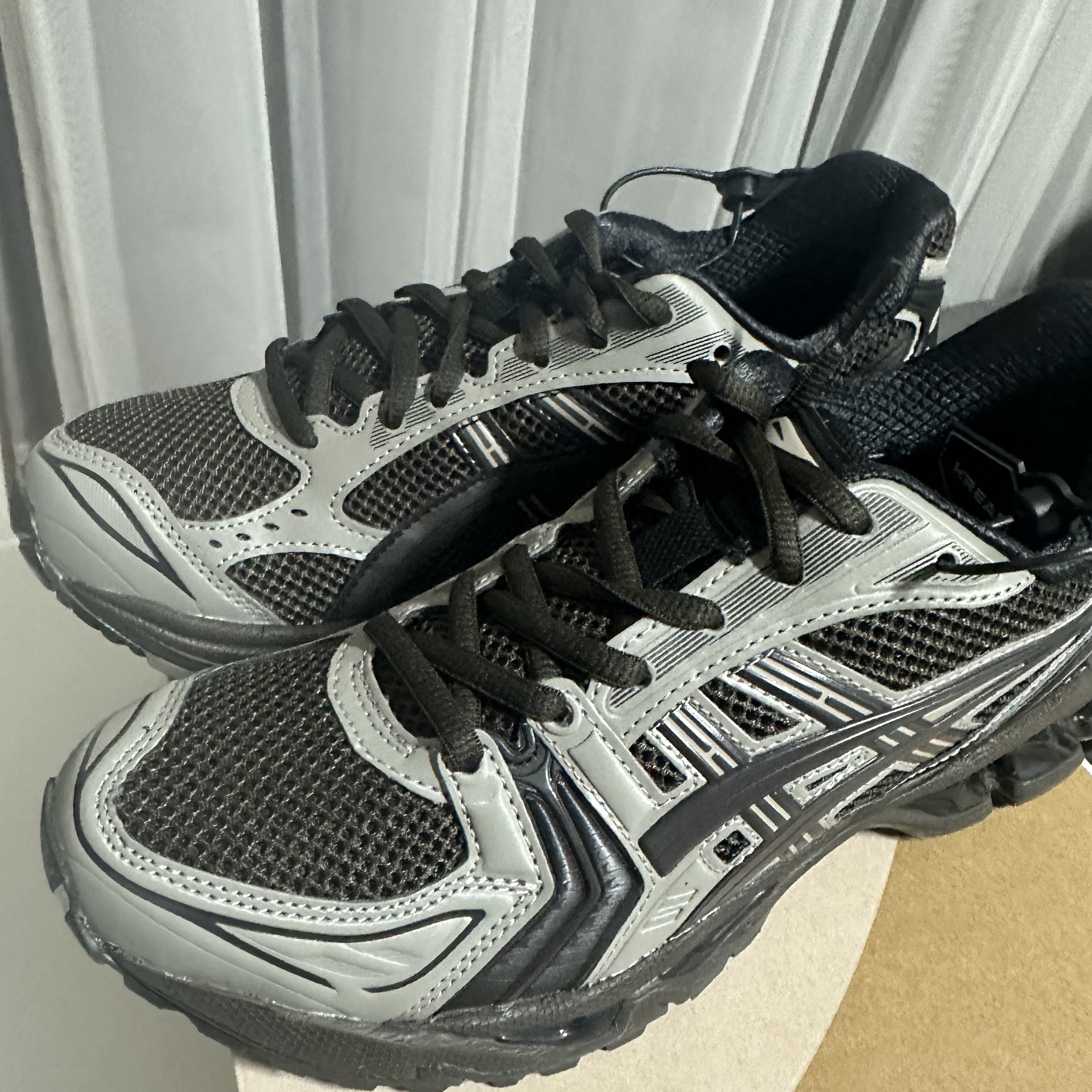 Asics x Atmos x Undermycar Gel-Kayano 14 Pepper Black 착용 스타일