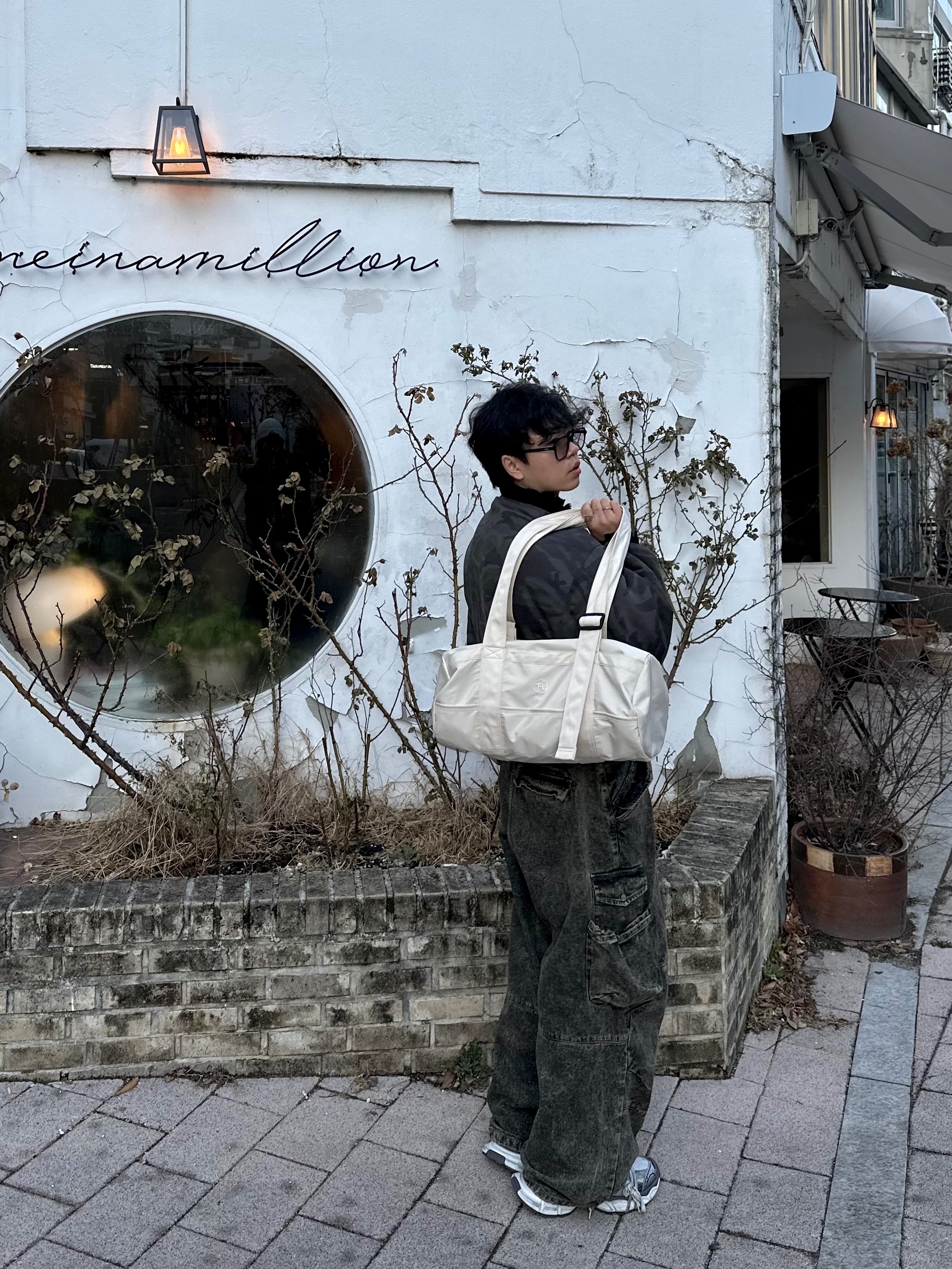 Balenciaga 3XL Sneakers Grey White Red 착용 스타일 - 3
