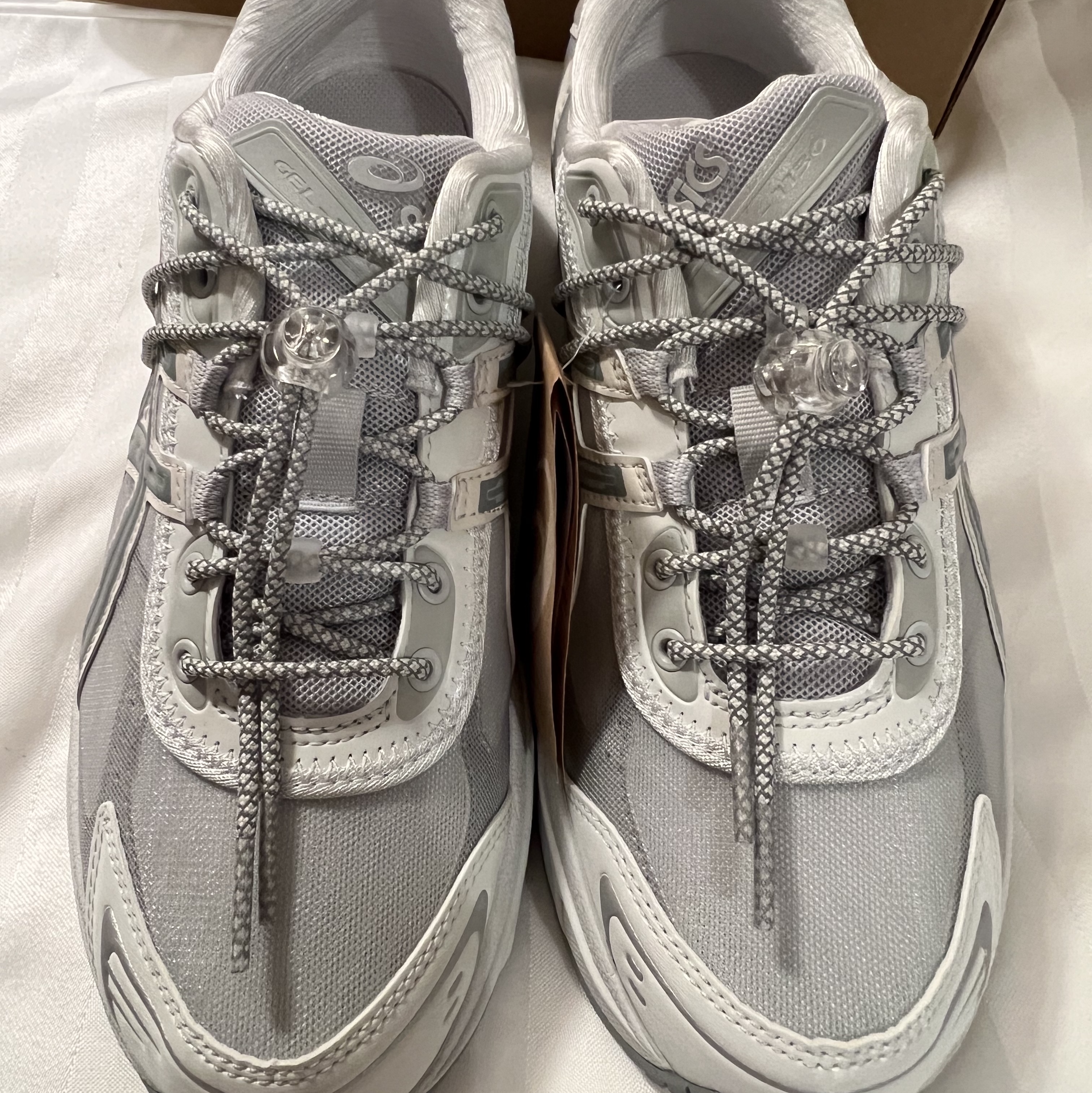 Asics x Atmos x Ojos Gel-1130 RE Glacier Grey Pure Silver 착용 스타일 - 5
