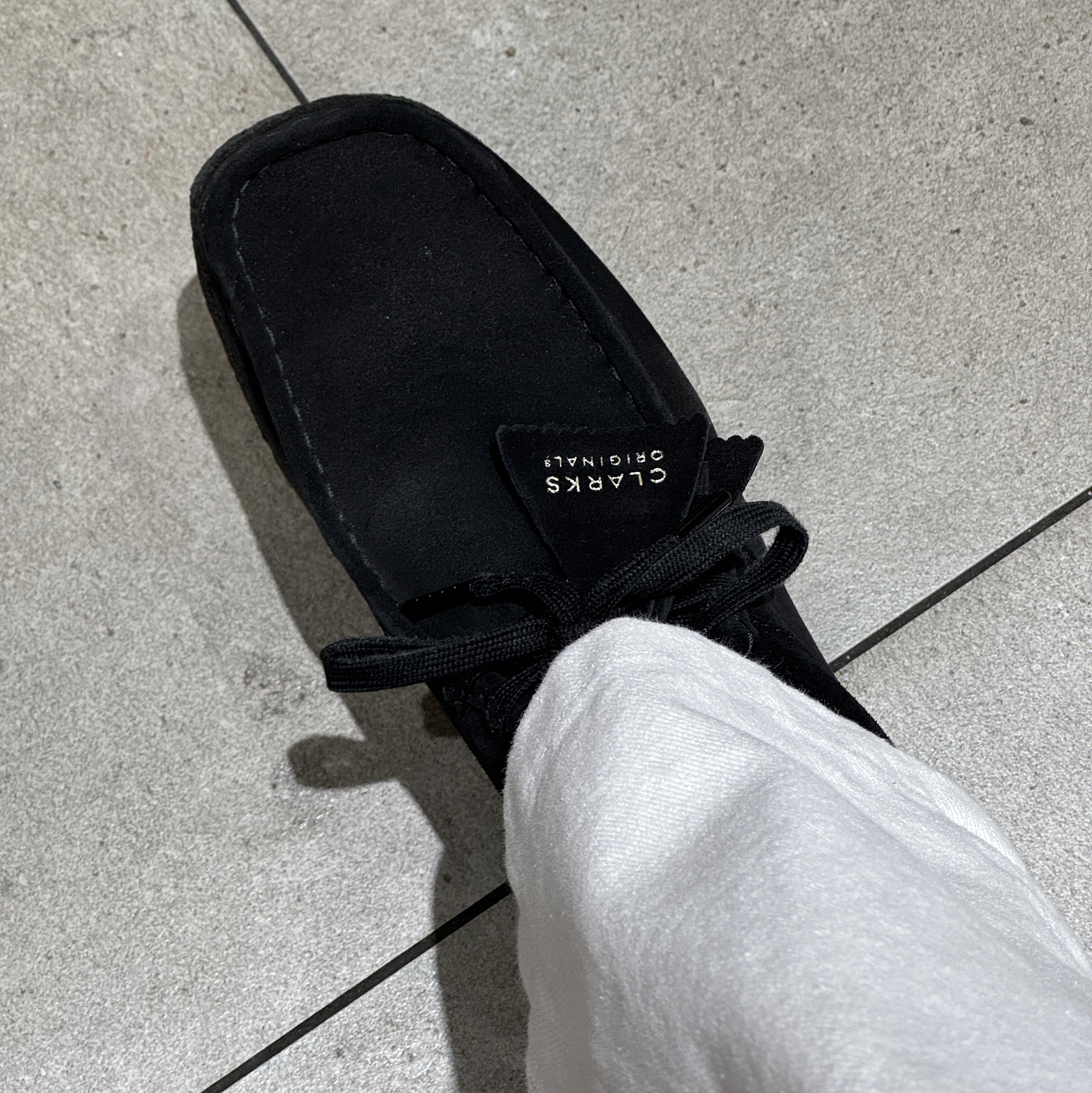 Clarks Wallabee Black Suede 착용 스타일 - 3