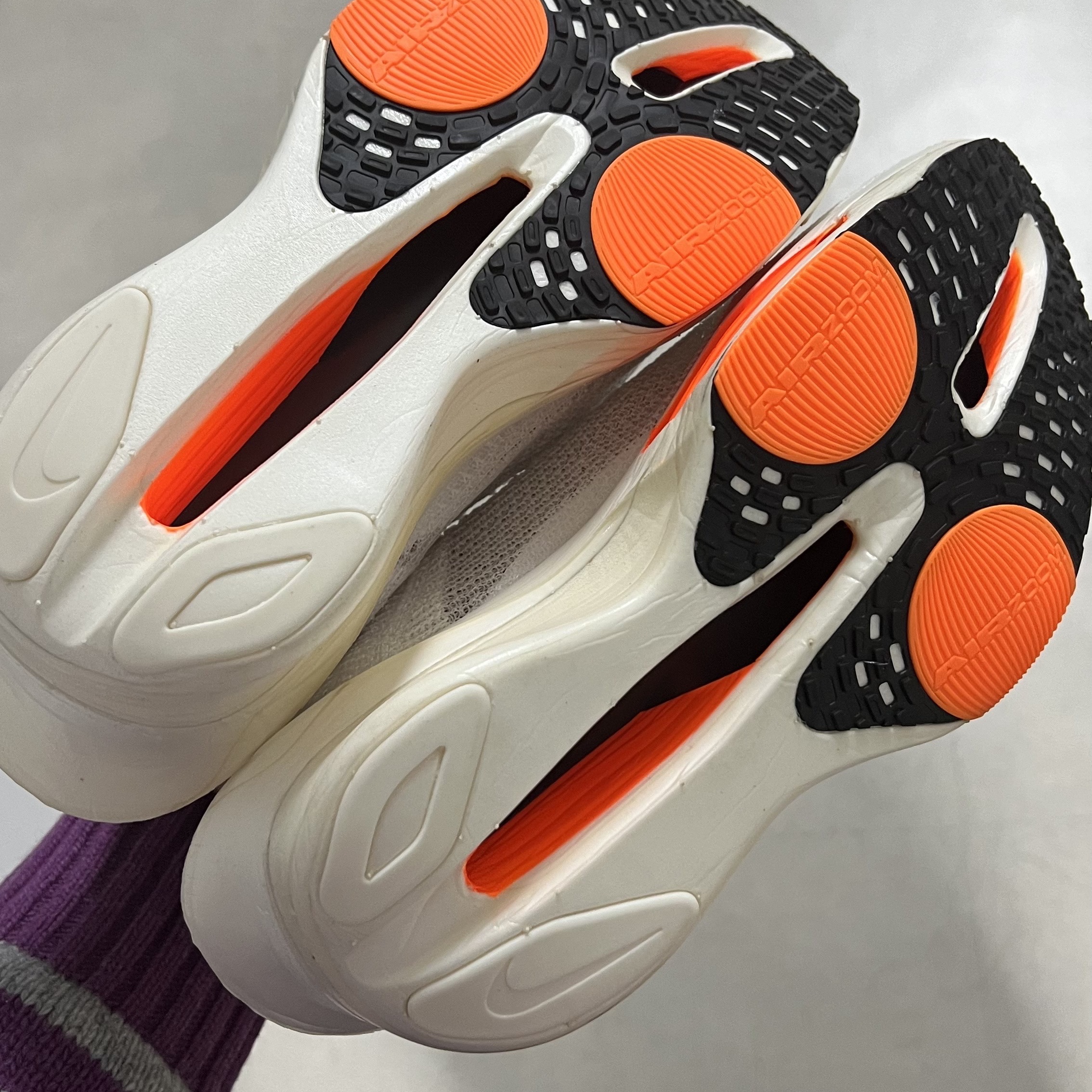 Nike Air Zoom Alphafly Next% 3 Proto White Total Orange 착용 스타일 - 5