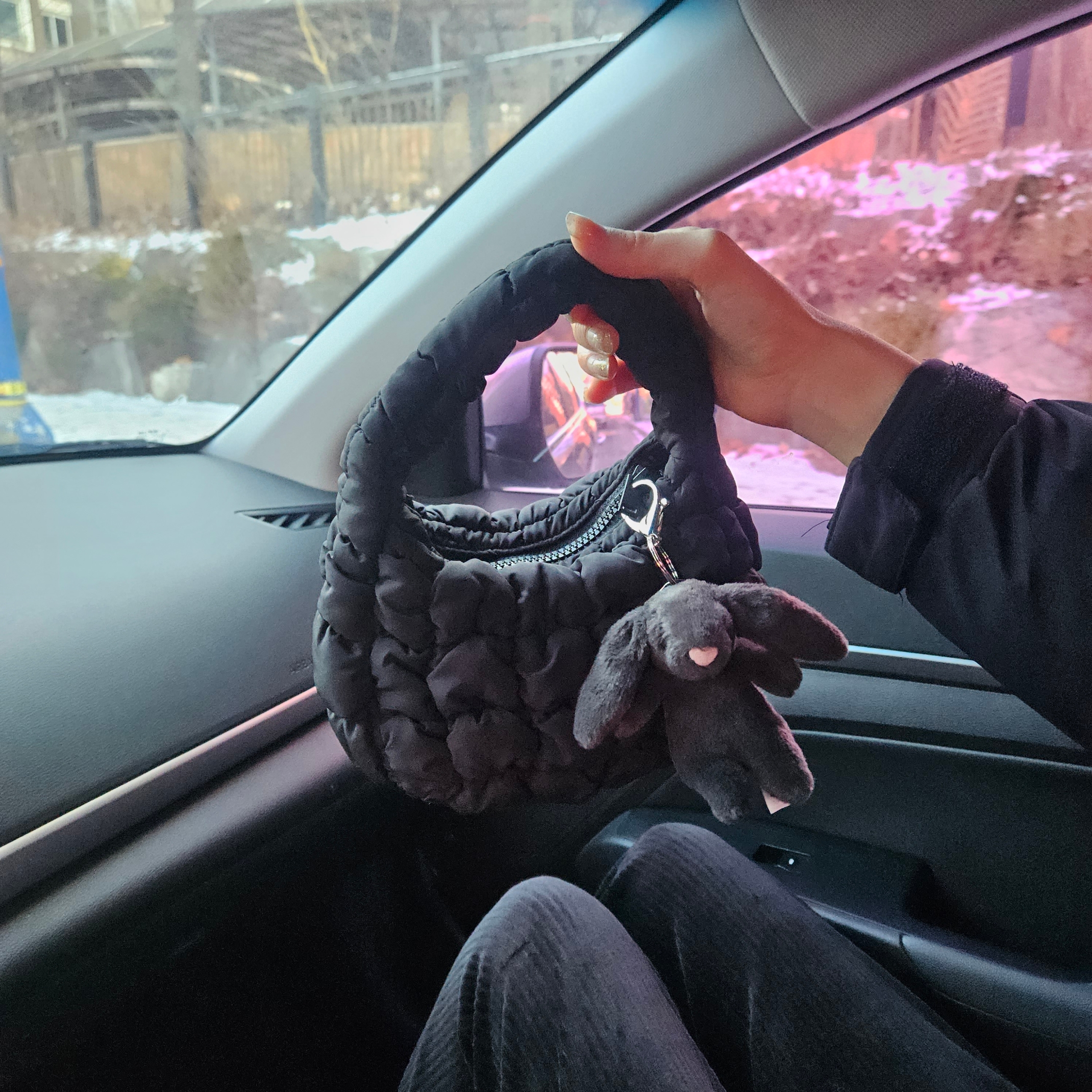 COS Quilted Micro Bag Black, Jellycat Bashful Bunny Bag Charm Ink 착용 스타일
