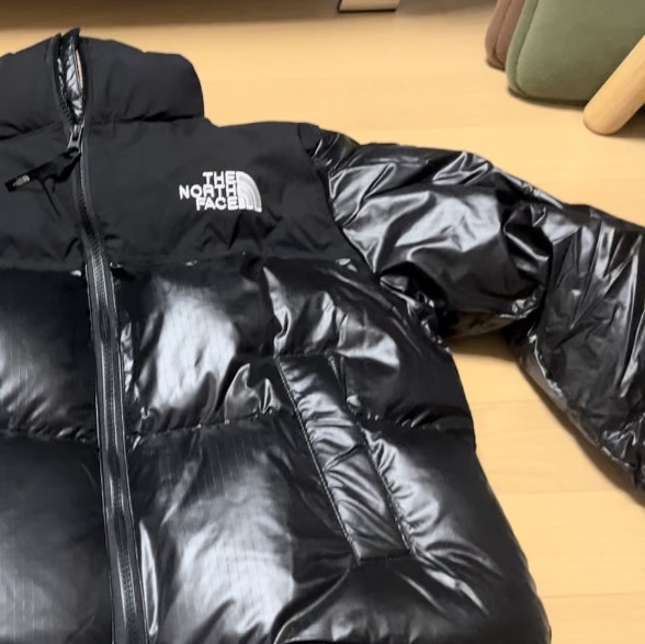 (W) The North Face White Label Novelty Nuptse Down Jacket Black 착용 스타일 - 3
