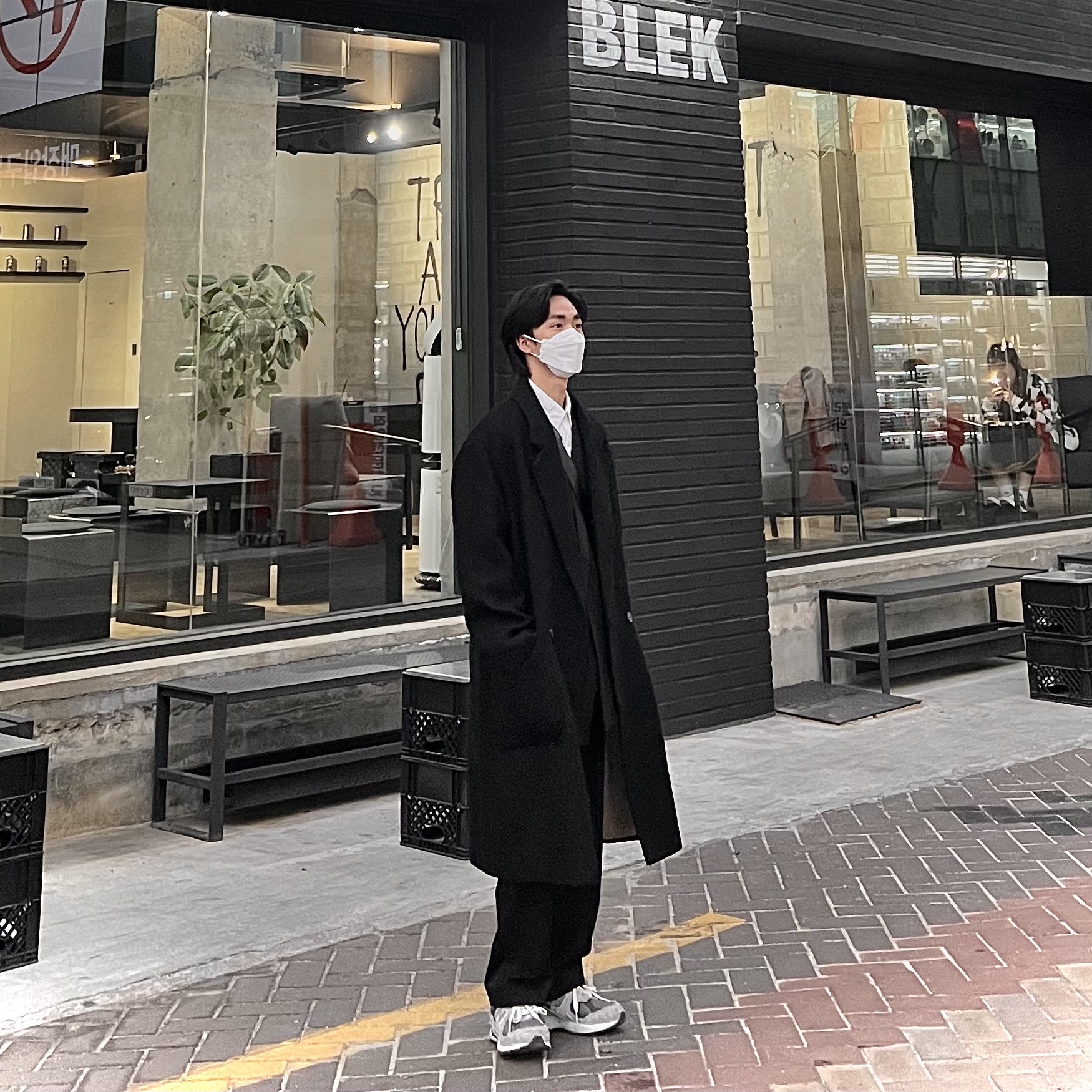 New Balance 2002R Protection Pack Rain Cloud 착용 스타일