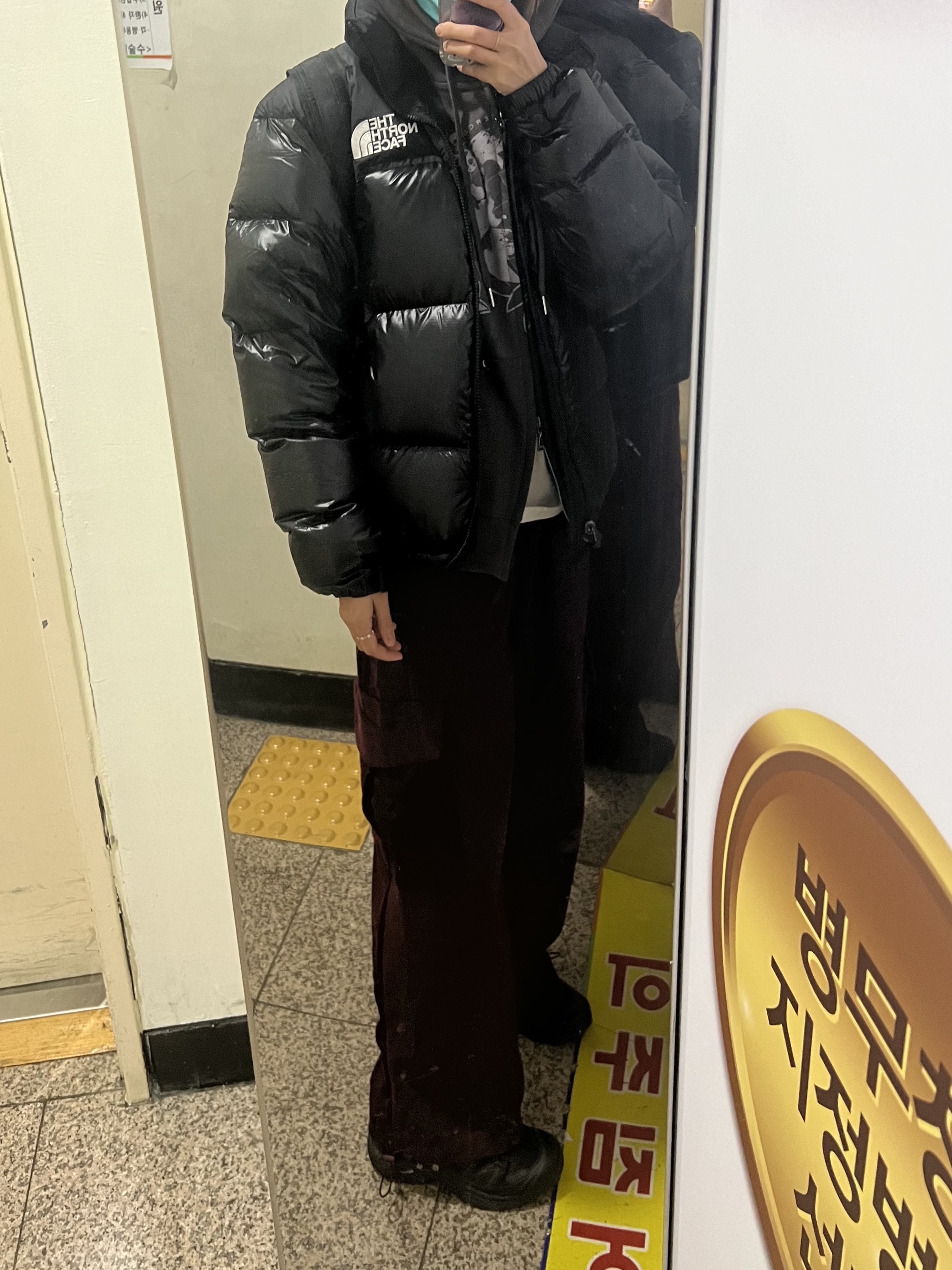 The North Face 1996 Eco Nuptse Jacket Real Black, Salomon XT-6 ADV Black 착용 스타일 - 1