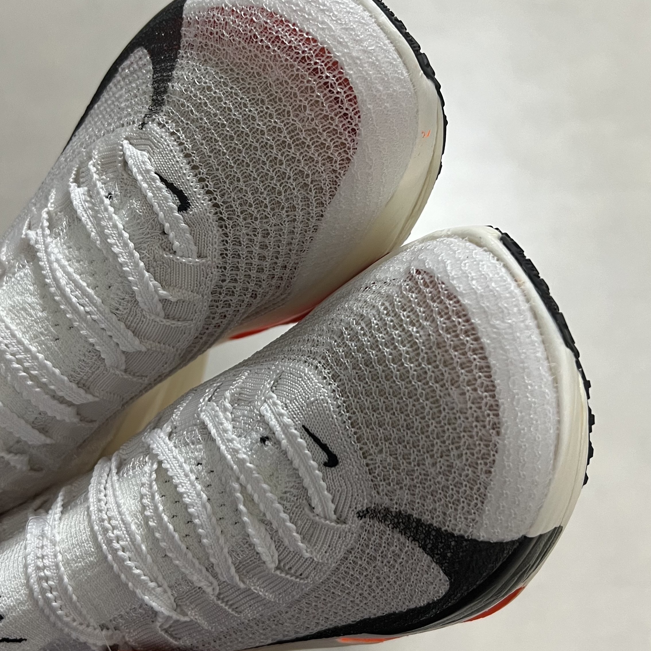 Nike Air Zoom Alphafly Next% 3 Proto White Total Orange 착용 스타일 - 4