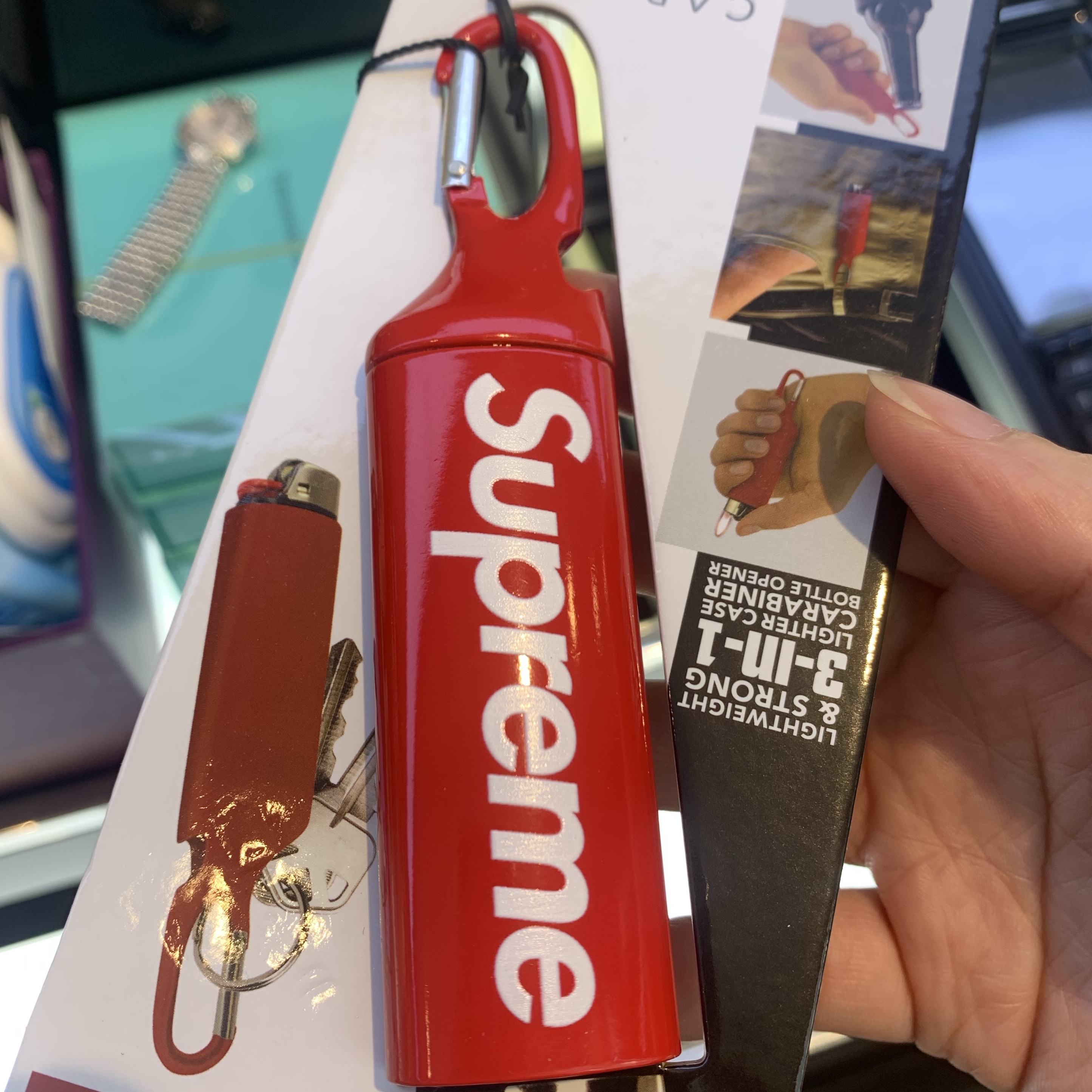Supreme Lighter Case Carabiner Red - 22SS 착용 스타일