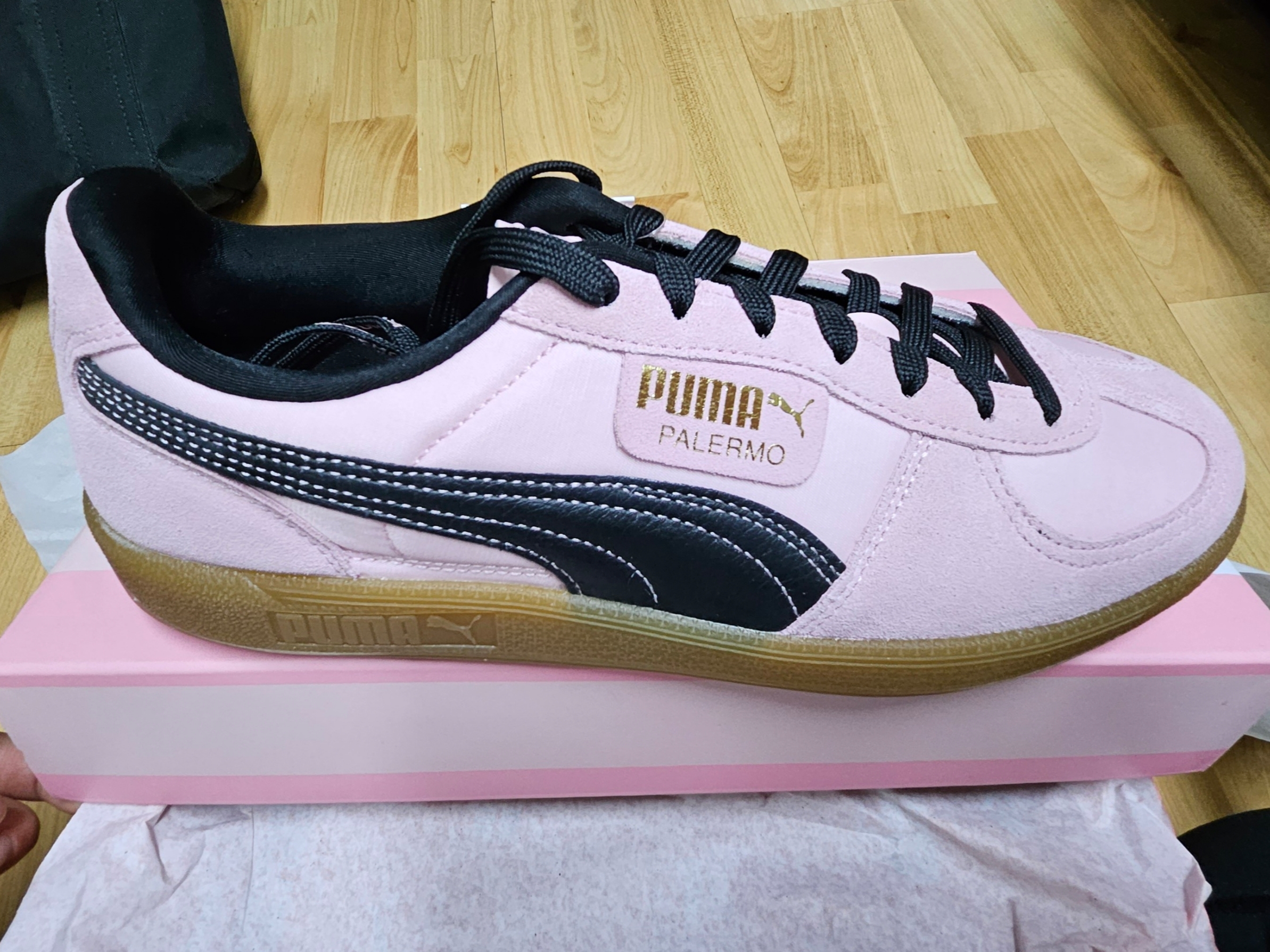 Puma x Palermo F.C. Sneakers Bright Pink Black 착용 스타일