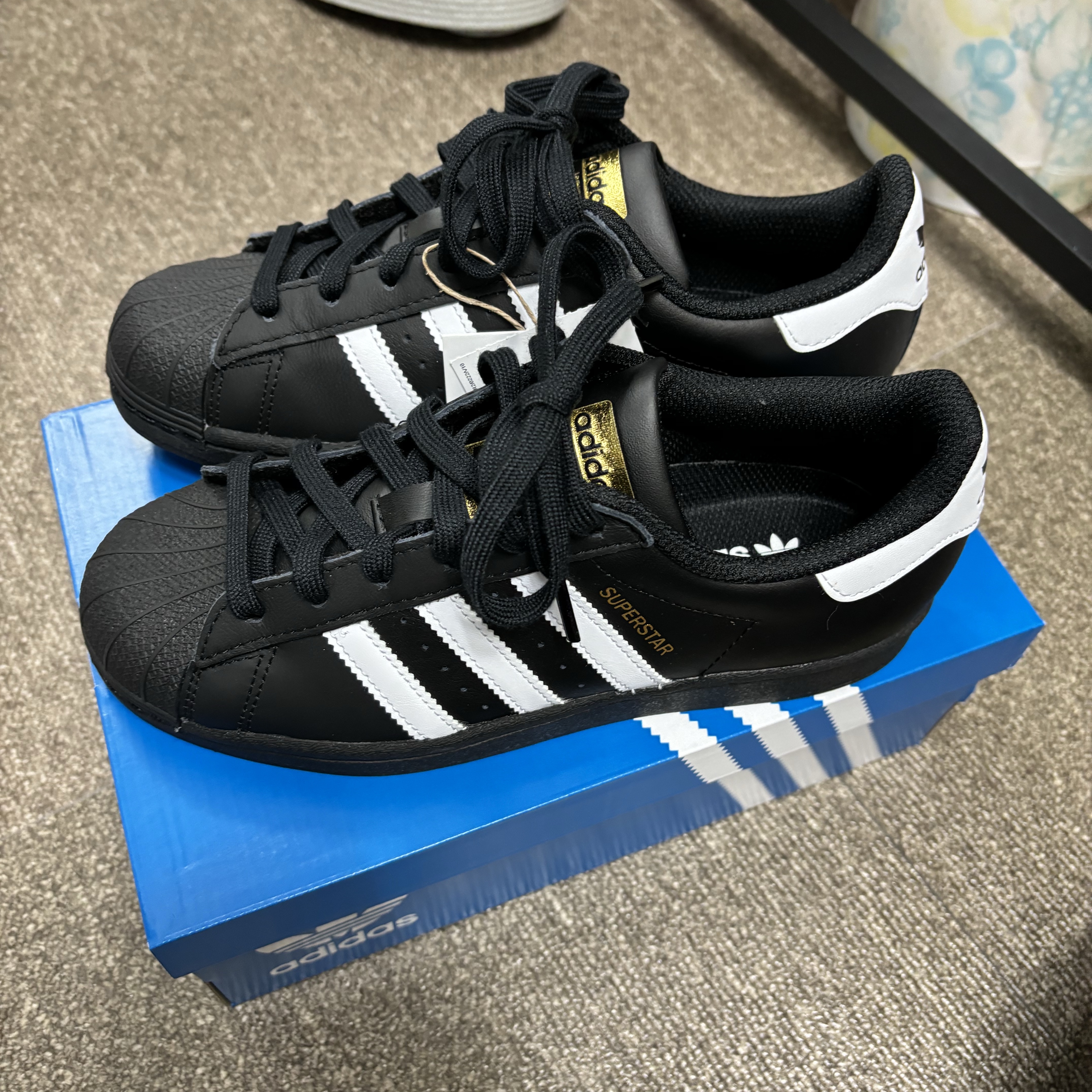 (J) Adidas Superstar Black White 착용 스타일 - 4