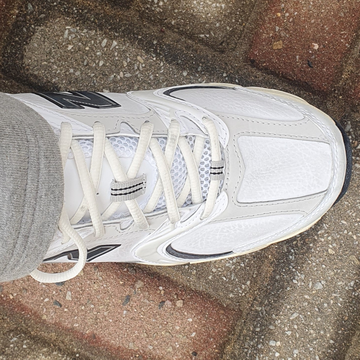 New Balance 530 Vintage White Gum 착용 스타일