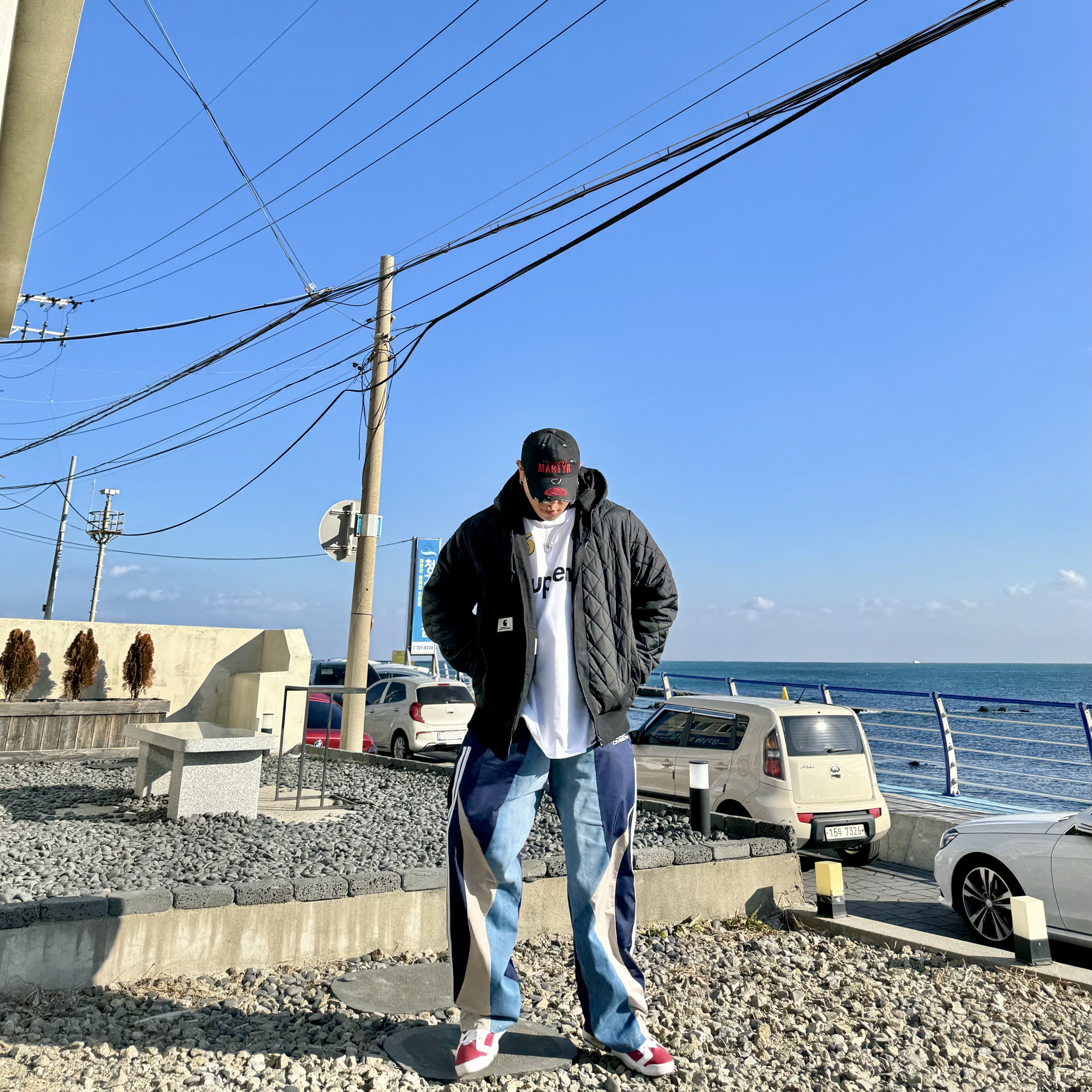 Supreme Hooded Soccer Jersey White - 23FW, [KREAM 단독] Civision by CSC Hybrid Track Pants Navy 착용 스타일 - 1