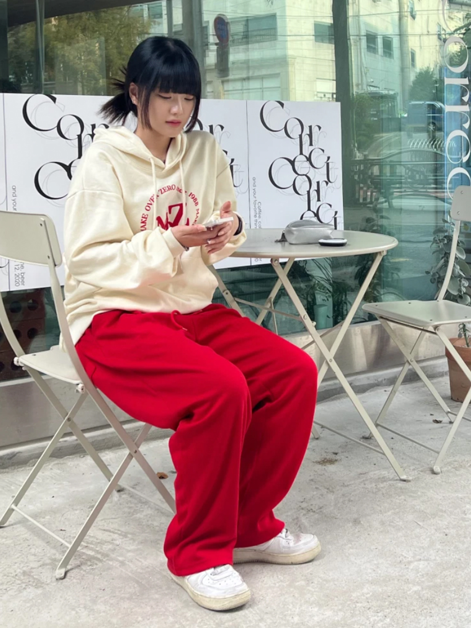 (W) Nike Air Force 1 '07 Low White, Zara x Ader Error Jogger Pants Light Green 착용 스타일 - 4