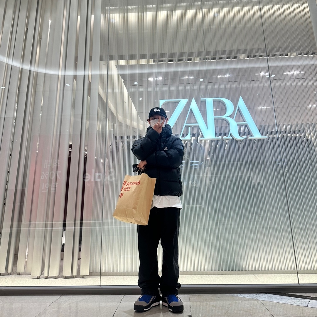 Stussy Basic New Era 9Twenty Basic Strapback Black, Nike ACG Therma-Fit ADV Lunar Lake Puffer Jacket Black - Asia 착용 스타일 - 3