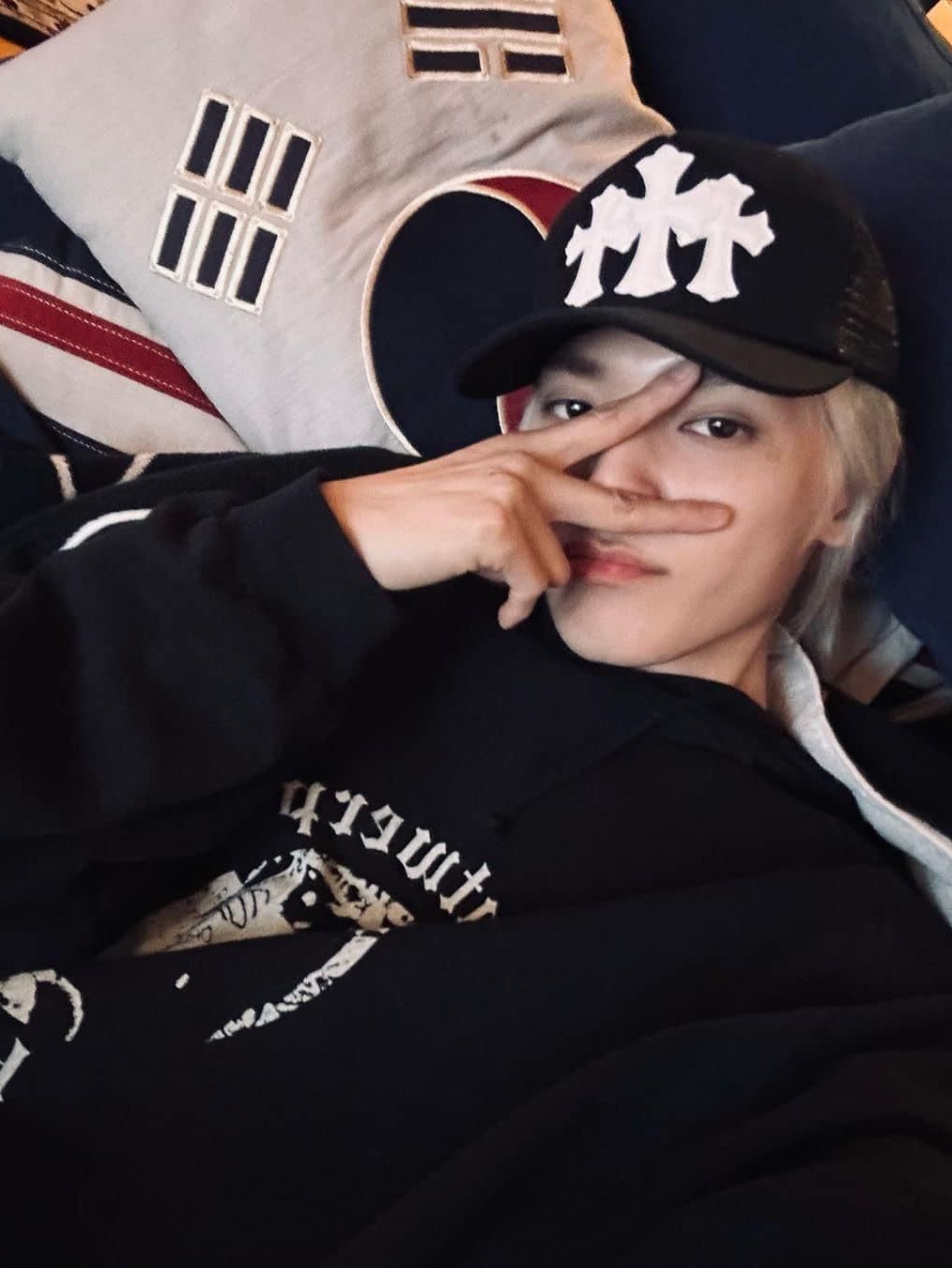 Chrome Hearts Cemetery Trucker Hat Black, Chrome Hearts Multi Color Cross Mesh Trucker Hat Black 착용 스타일 - 2