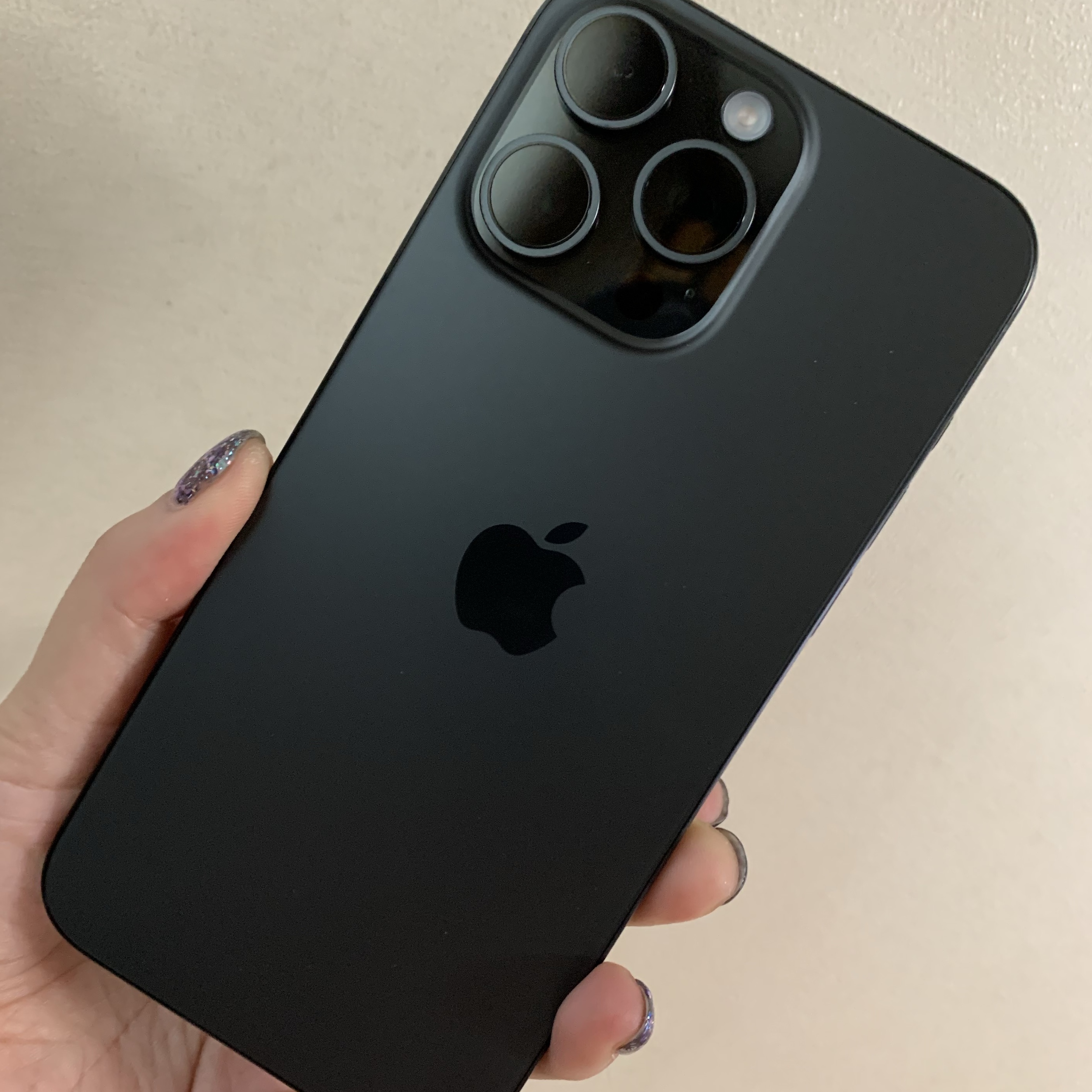 Apple iPhone 15 Pro Max 256GB Black Titanium (Korean Ver.) 착용 스타일