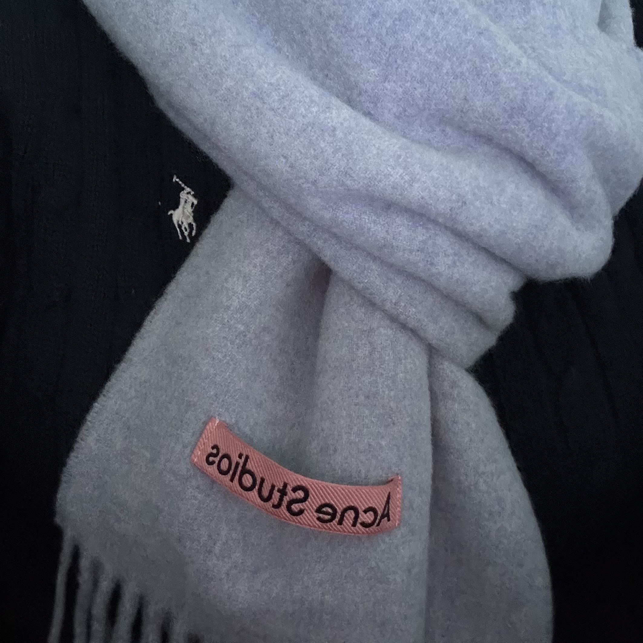 Acne Studios Narrow Wool Fringe Muffler Powder Blue Melange 착용 스타일