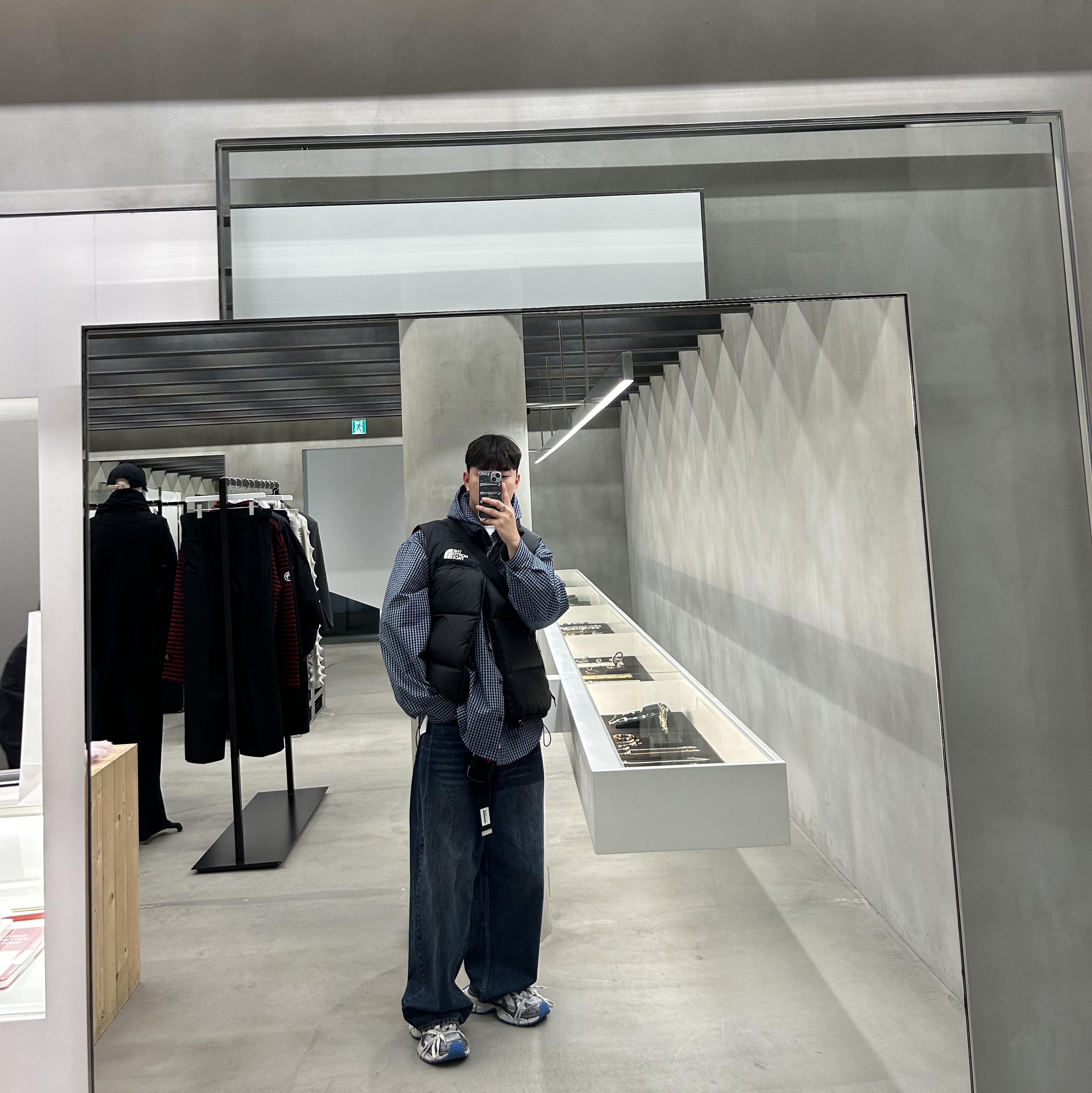 Balenciaga 3XL Sneakers Grey White Blue 착용 스타일