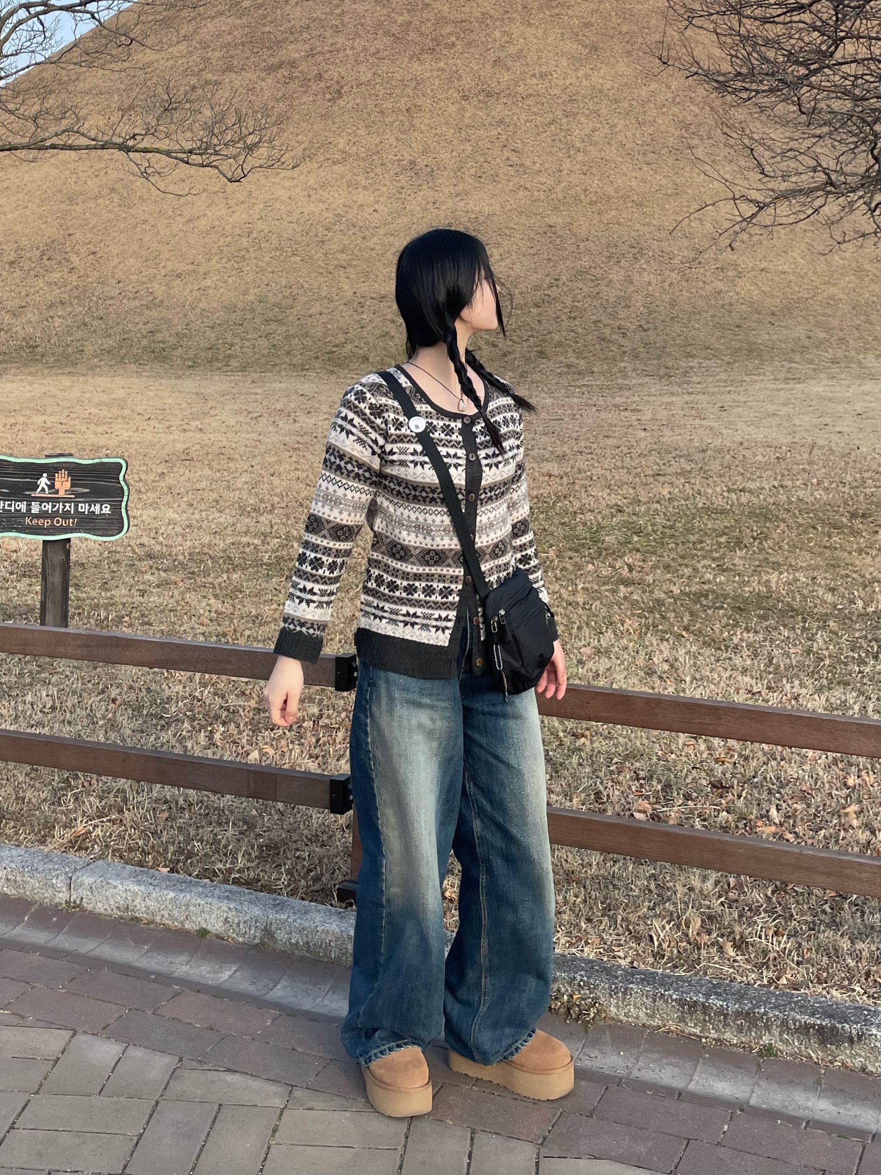 Arc'teryx Mantis 1 Waistpack Black, (W) UGG Classic Mini Platform Boots Chestnut 착용 스타일 - 1