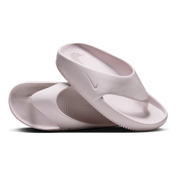 (W) Nike Calm Flip Flop Black, (W) Nike Calm Flip Flop Sail 착용 스타일 - 4