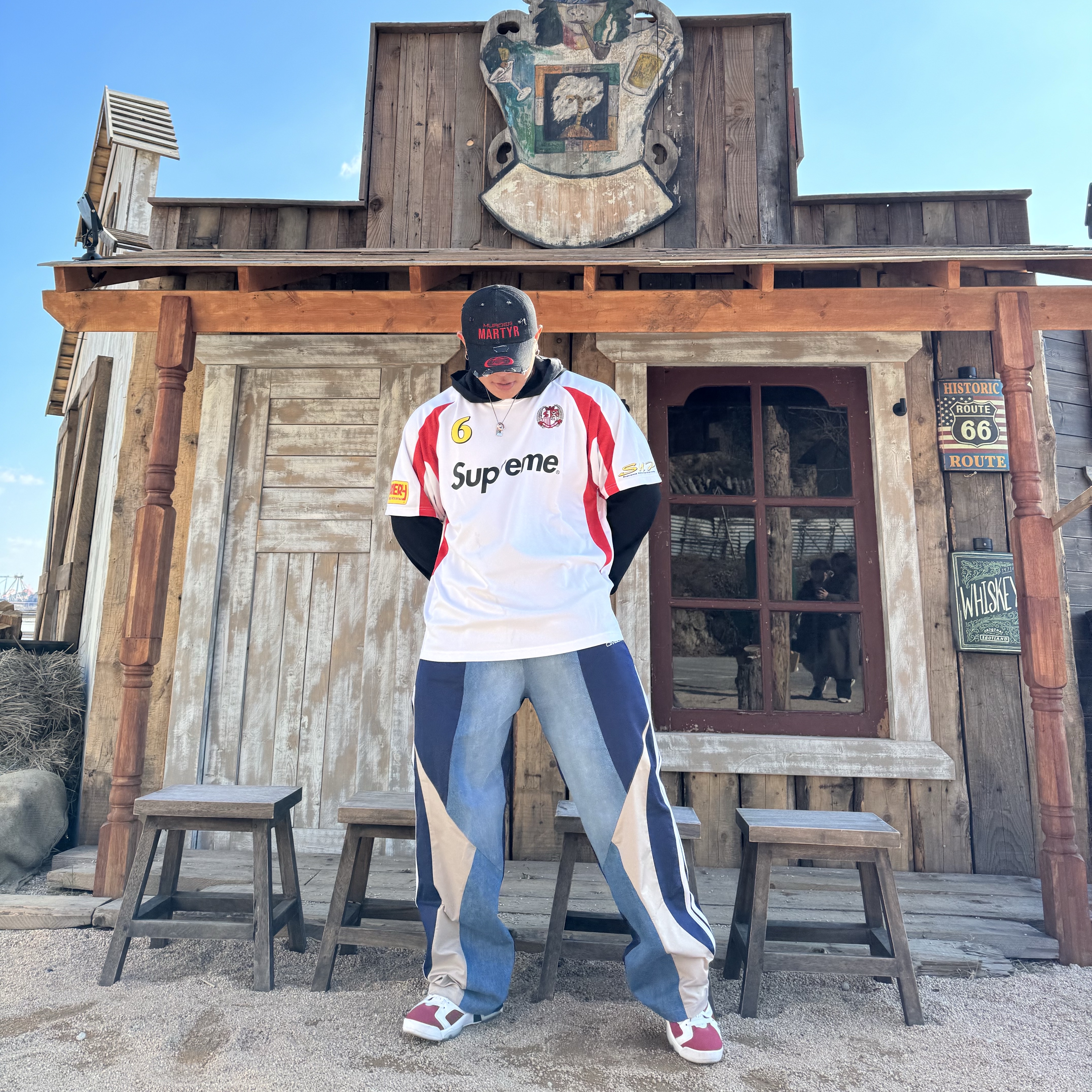 Supreme Hooded Soccer Jersey White - 23FW, [KREAM 단독] Civision by CSC Hybrid Track Pants Navy 착용 스타일 - 3