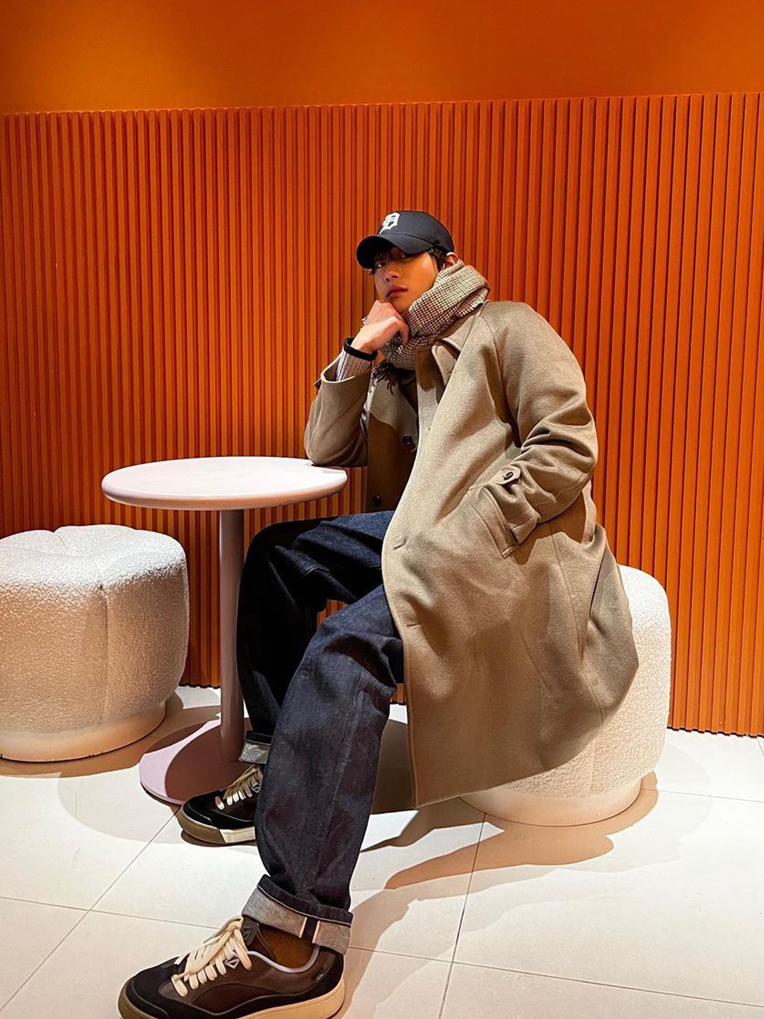 Our Legacy Dolphin Coat Slyly Herringbone Camel, Undermycar Legion.02 Balmacaan Oversized Wool Coat Beige 착용 스타일 - 4