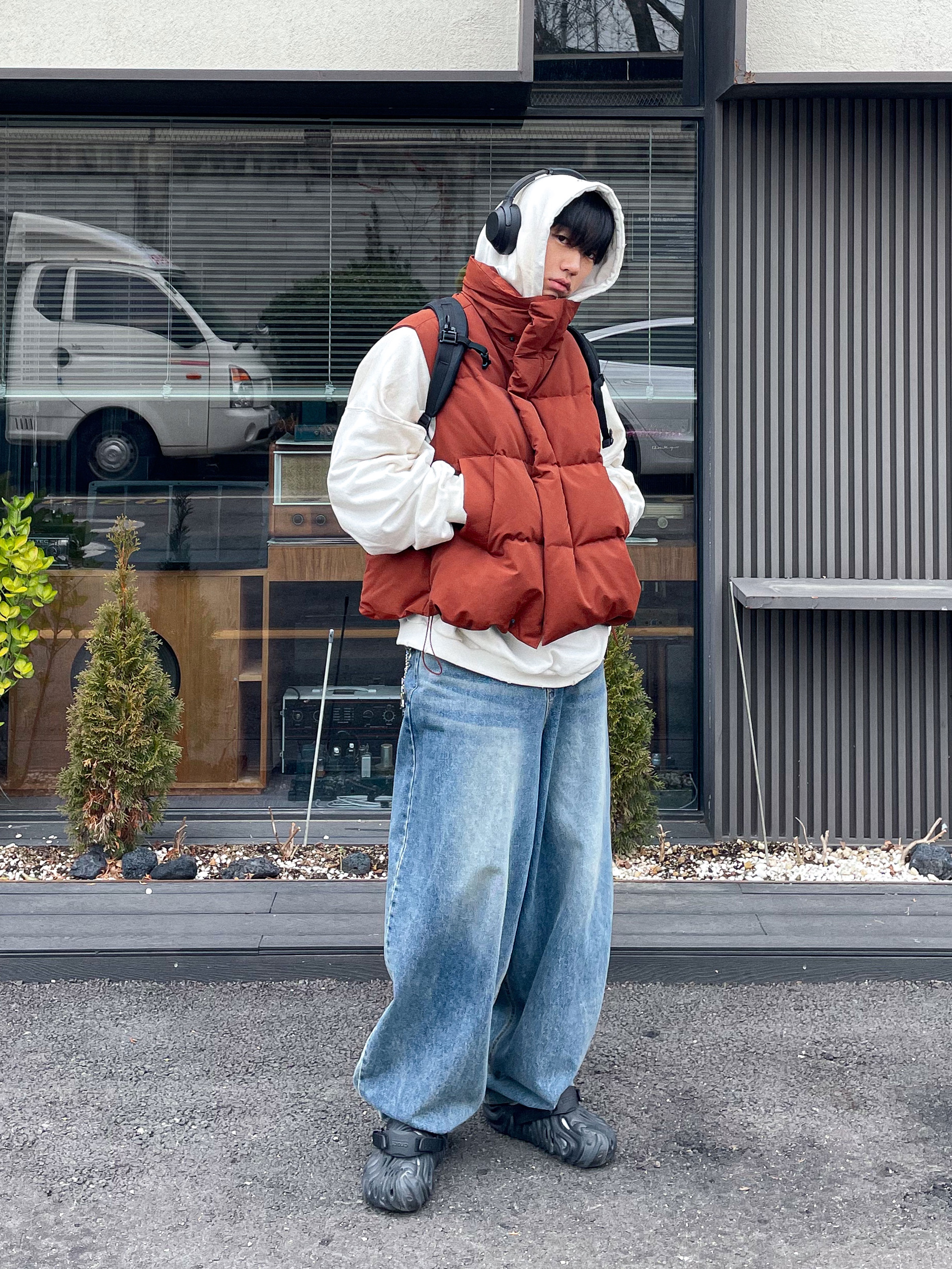 Project G/R x Atmos Etiquette Lesson Vintage Washed Hoodie White, Crocs x Salehe Bembury Pollex Clog Sasquatch 착용 스타일 - 1