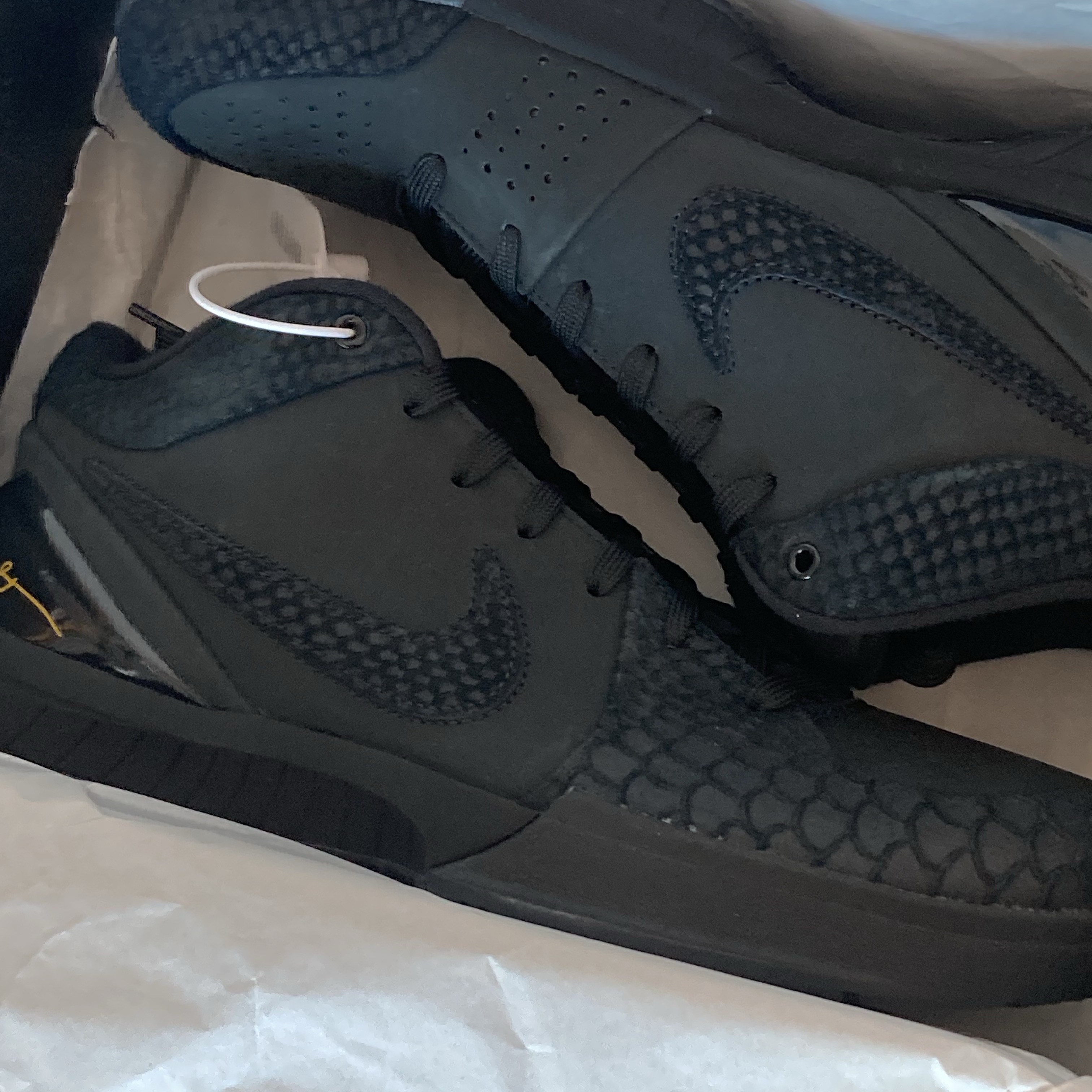 Nike Kobe 4 Protro Black University Gold 착용 스타일