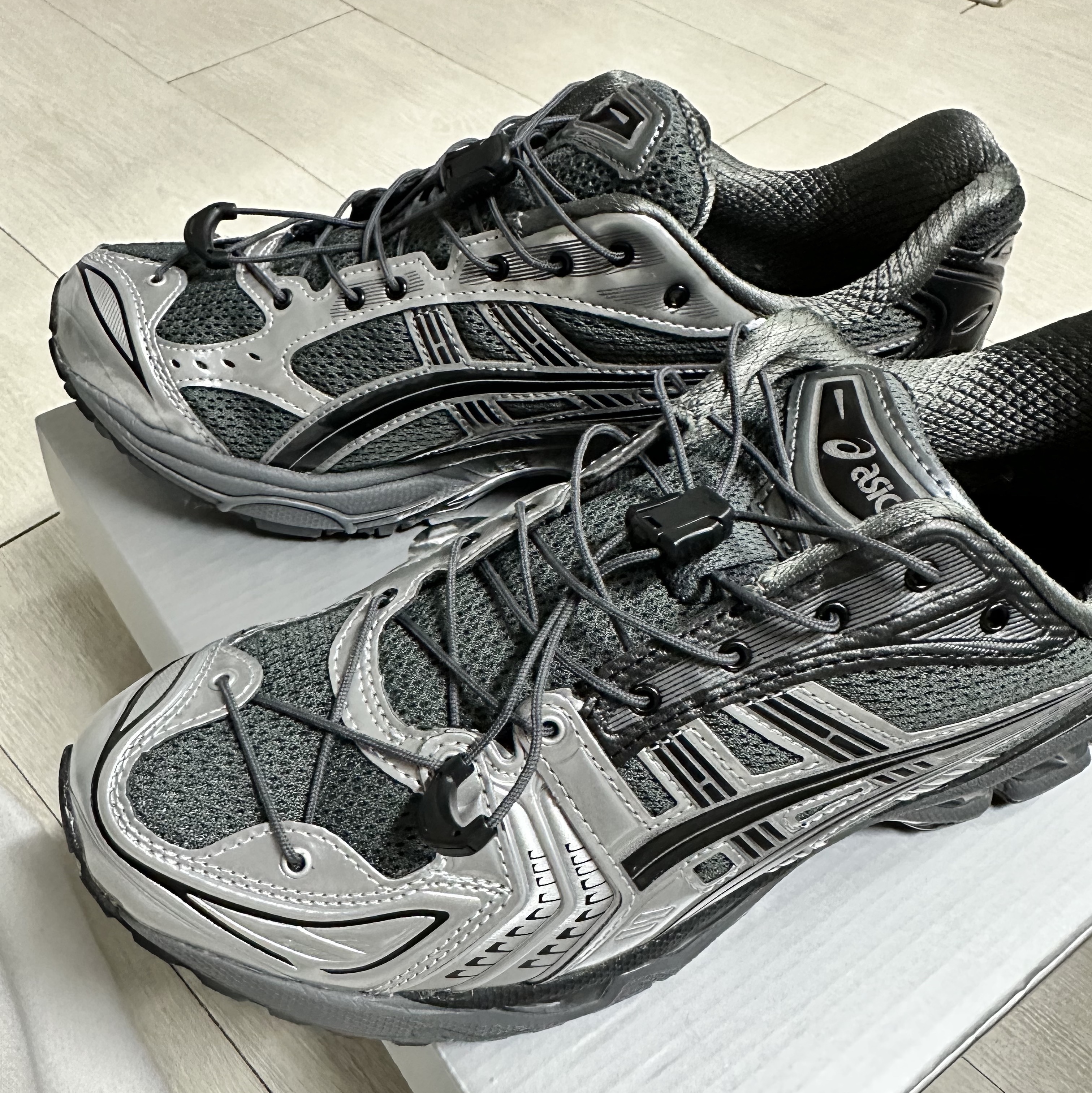 Asics x Unaffected Gel-Kayano 14 Silver Moon 착용 스타일 - 1