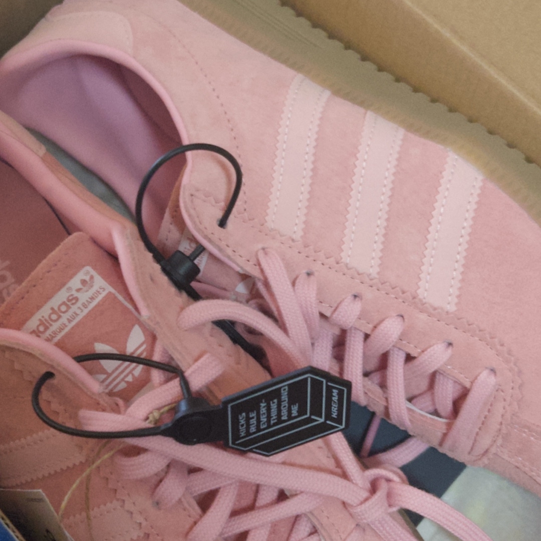 Adidas Bermuda Glow Pink 착용 스타일 - 2