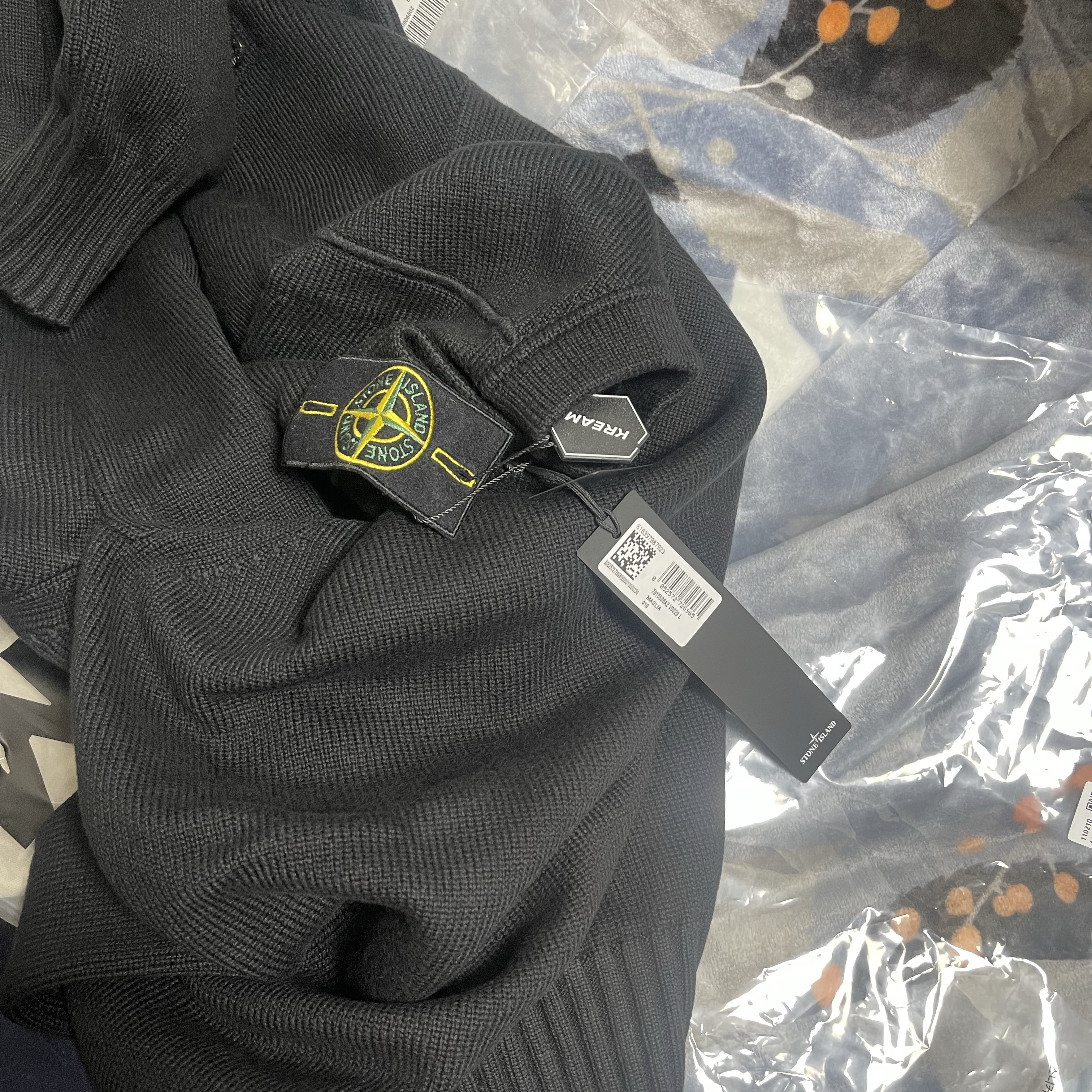Stone Island 506A2 Winter Cotton Crewneck Knit Black - 23FW 착용 스타일