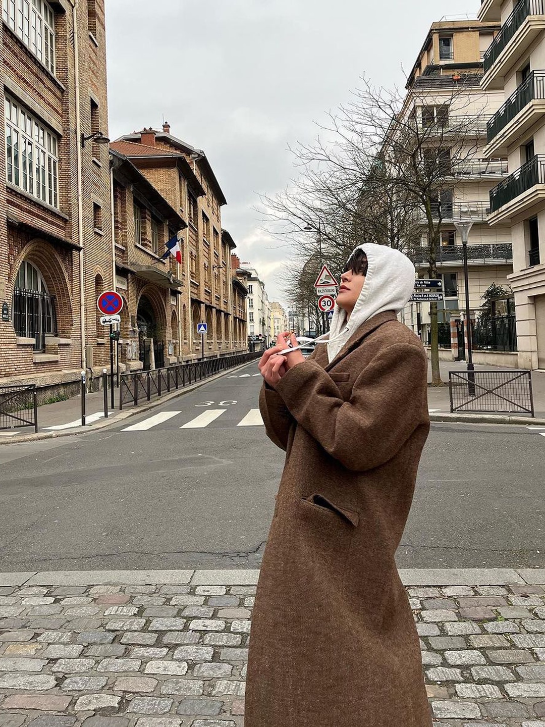 Our Legacy Dolphin Coat Slyly Herringbone Camel, Undermycar Legion.02 Balmacaan Oversized Wool Coat Beige 착용 스타일 - 5