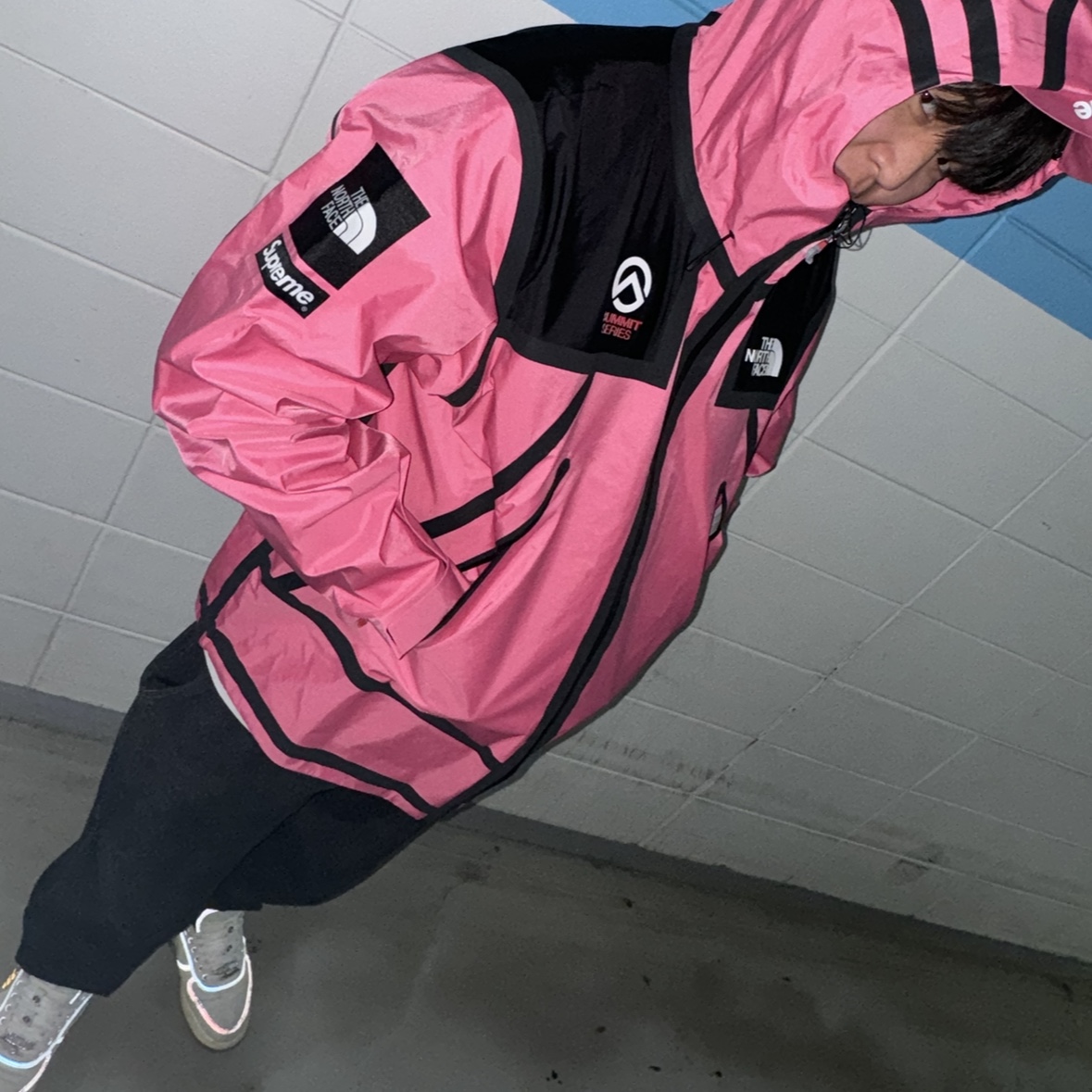 Supreme x The North Face Summit Series Outer Tape Seam Jacket Pink - 21SS, Nike x Travis Scott Air Force 1 Low Sail 착용 스타일