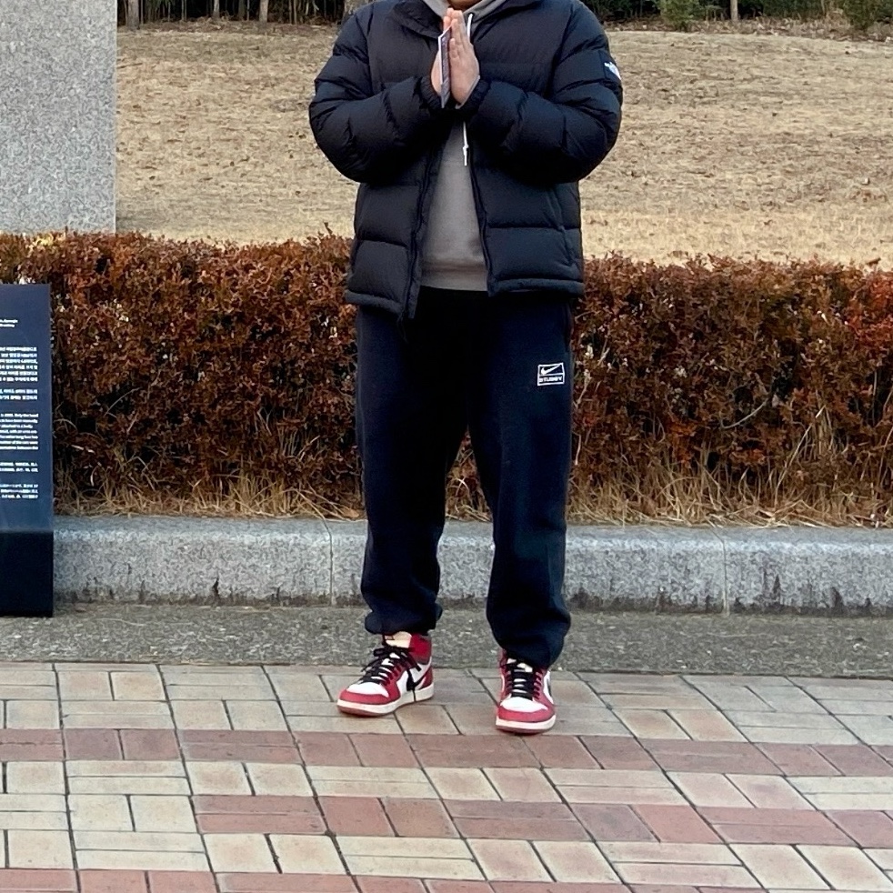 The North Face 1992 Nuptse Jacket Black, Nike x Stussy NRG RA Washed Fleece Pants Black (DN4030-010) 착용 스타일