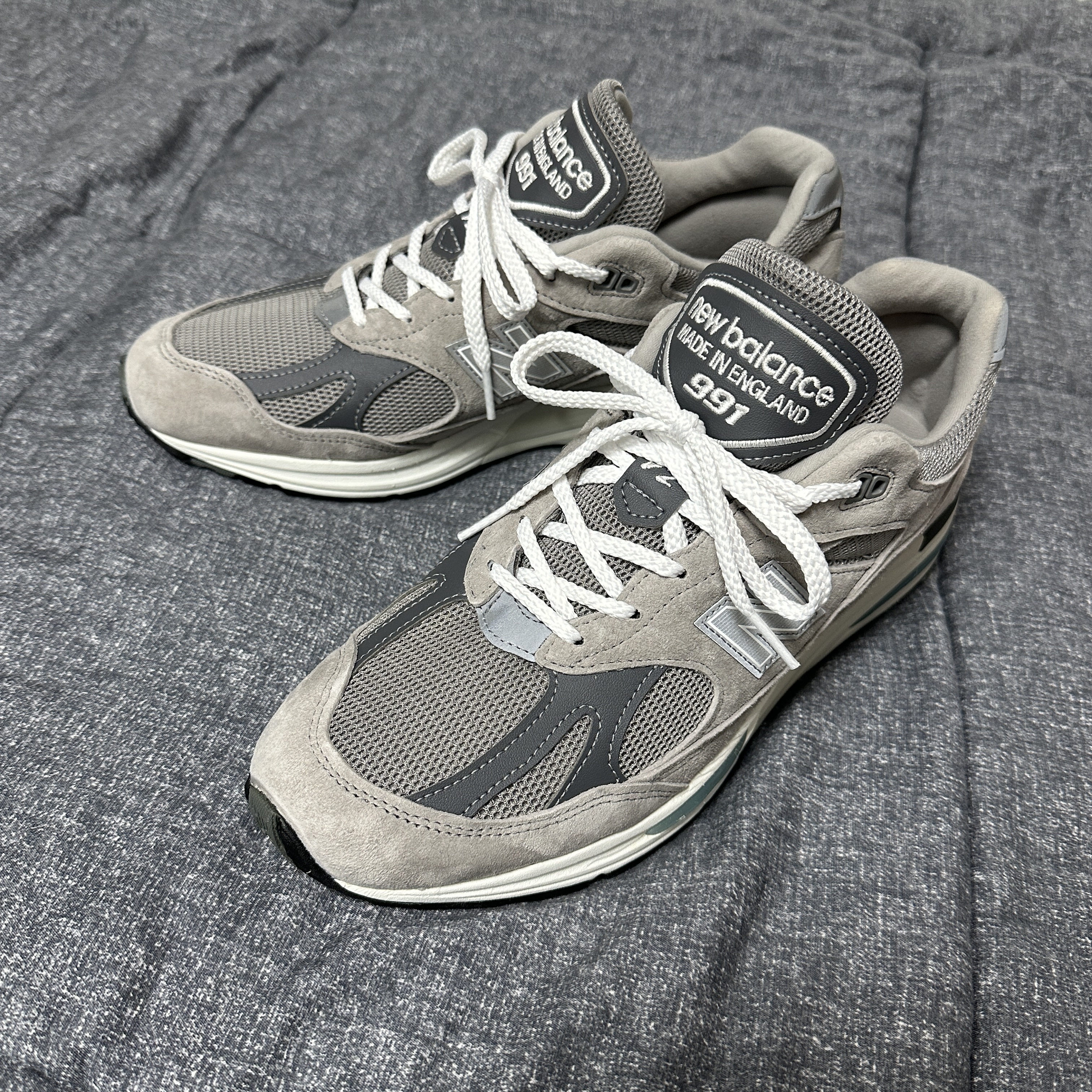 New Balance 991v2 Made in UK Rock Ridge Alloy Silver 착용 스타일 - 2