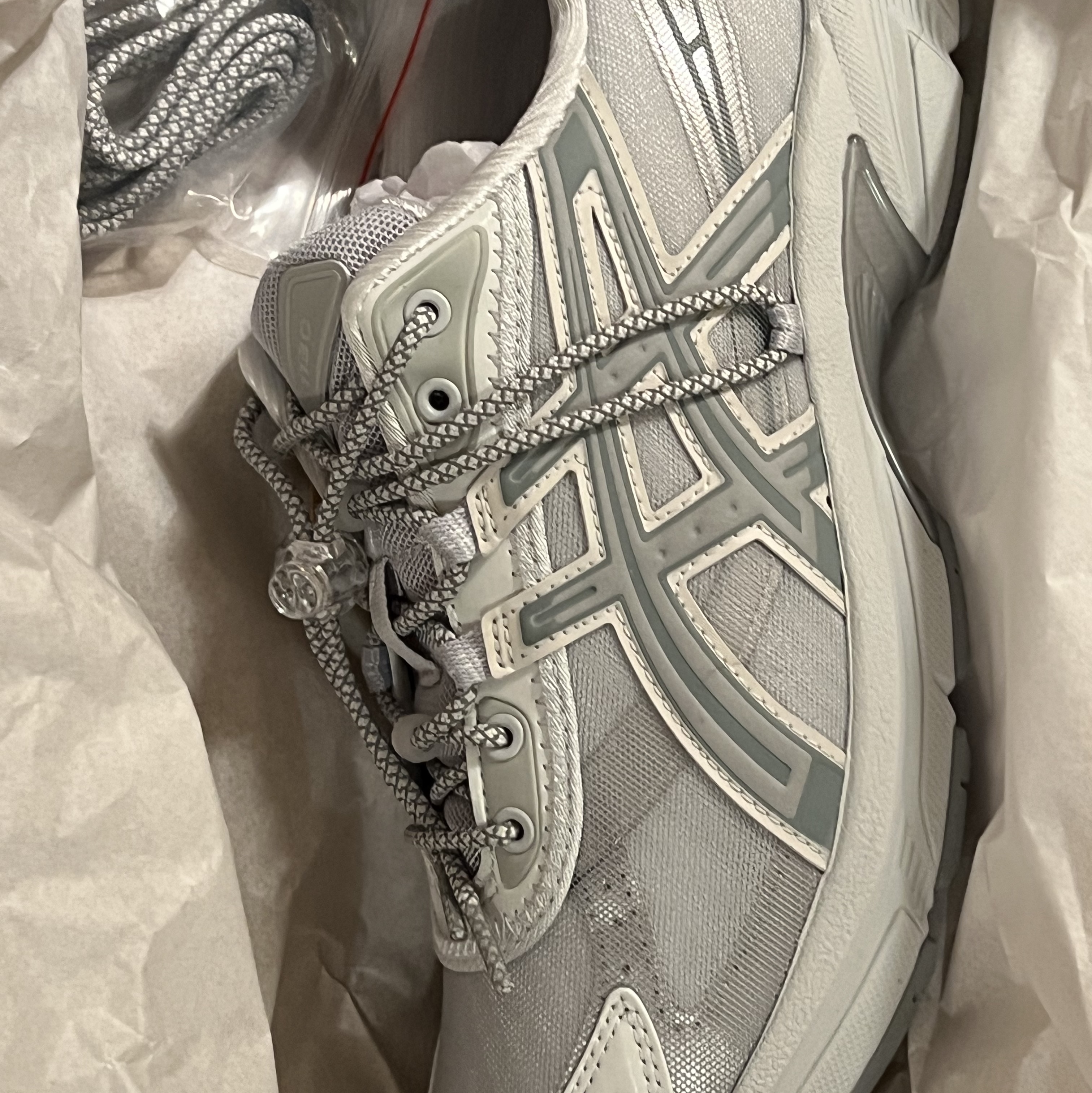 Asics x Atmos x Ojos Gel-1130 RE Glacier Grey Pure Silver 착용 스타일 - 4