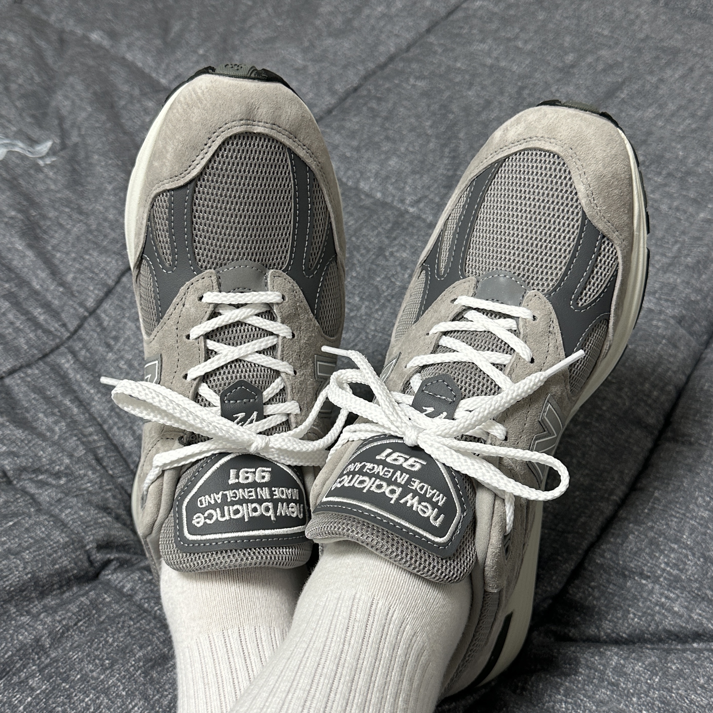 New Balance 991v2 Made in UK Rock Ridge Alloy Silver 착용 스타일 - 1