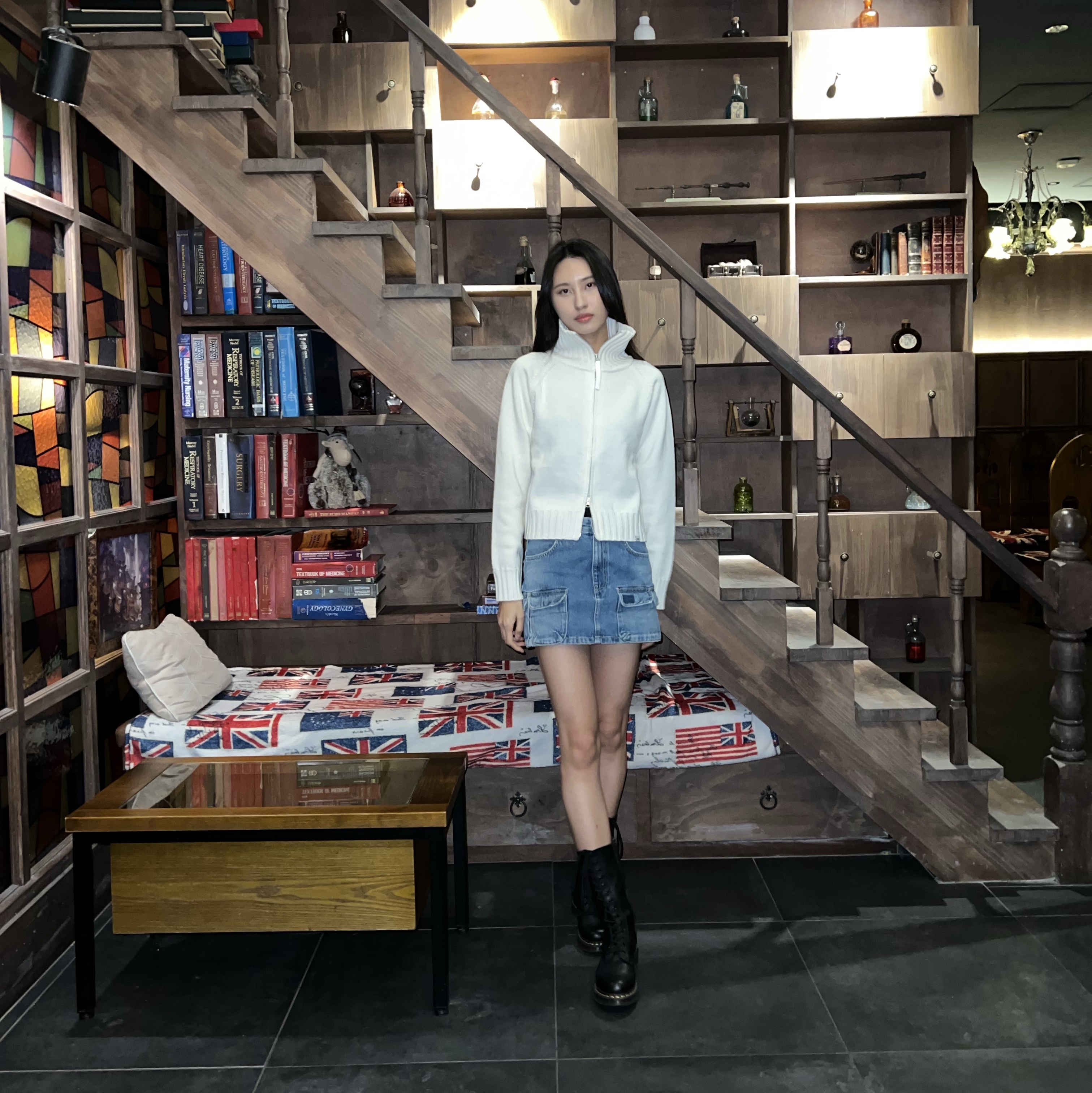 (W) Dr. Martens 1B60 Boots Black 착용 스타일 - 1
