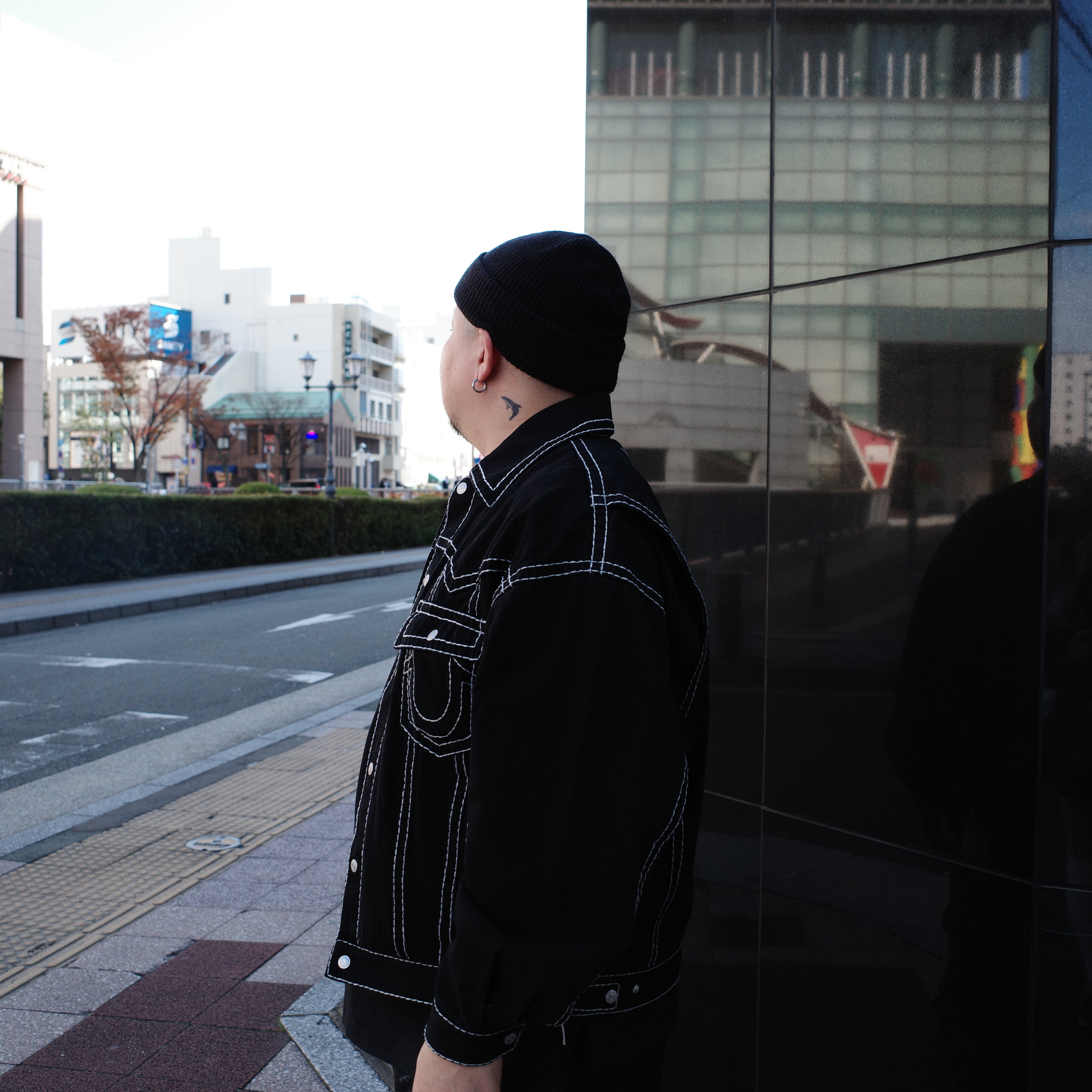 True Religion Big T Origin Trucker Jacket Black 착용 스타일 - 2