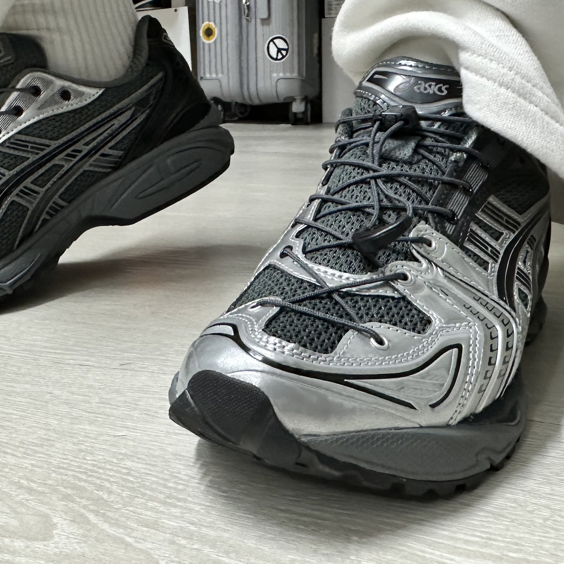 Asics x Unaffected Gel-Kayano 14 Silver Moon 착용 스타일 - 2