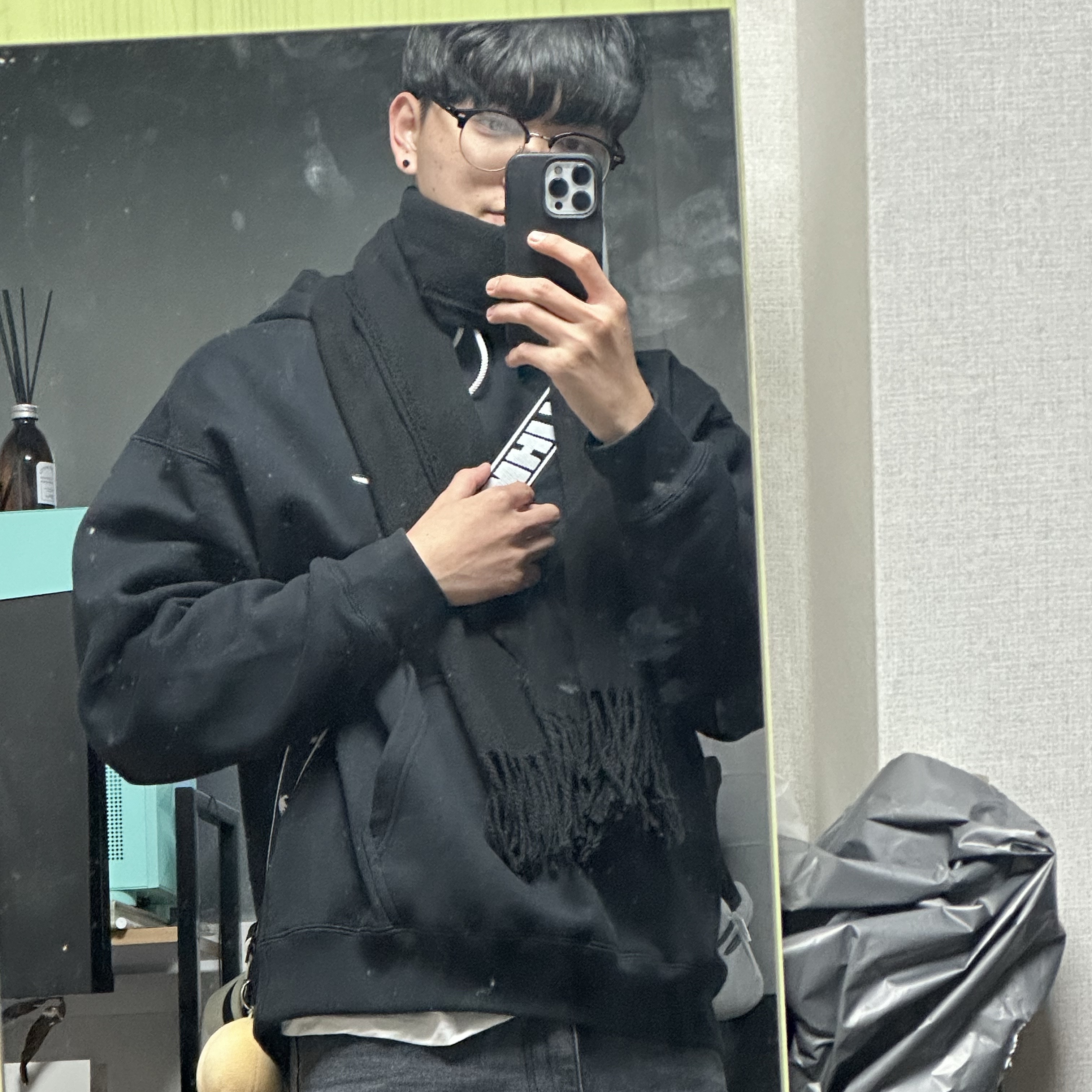 Off-White x Amore Pacific Protection Box (Without Cosmetics) 착용 스타일