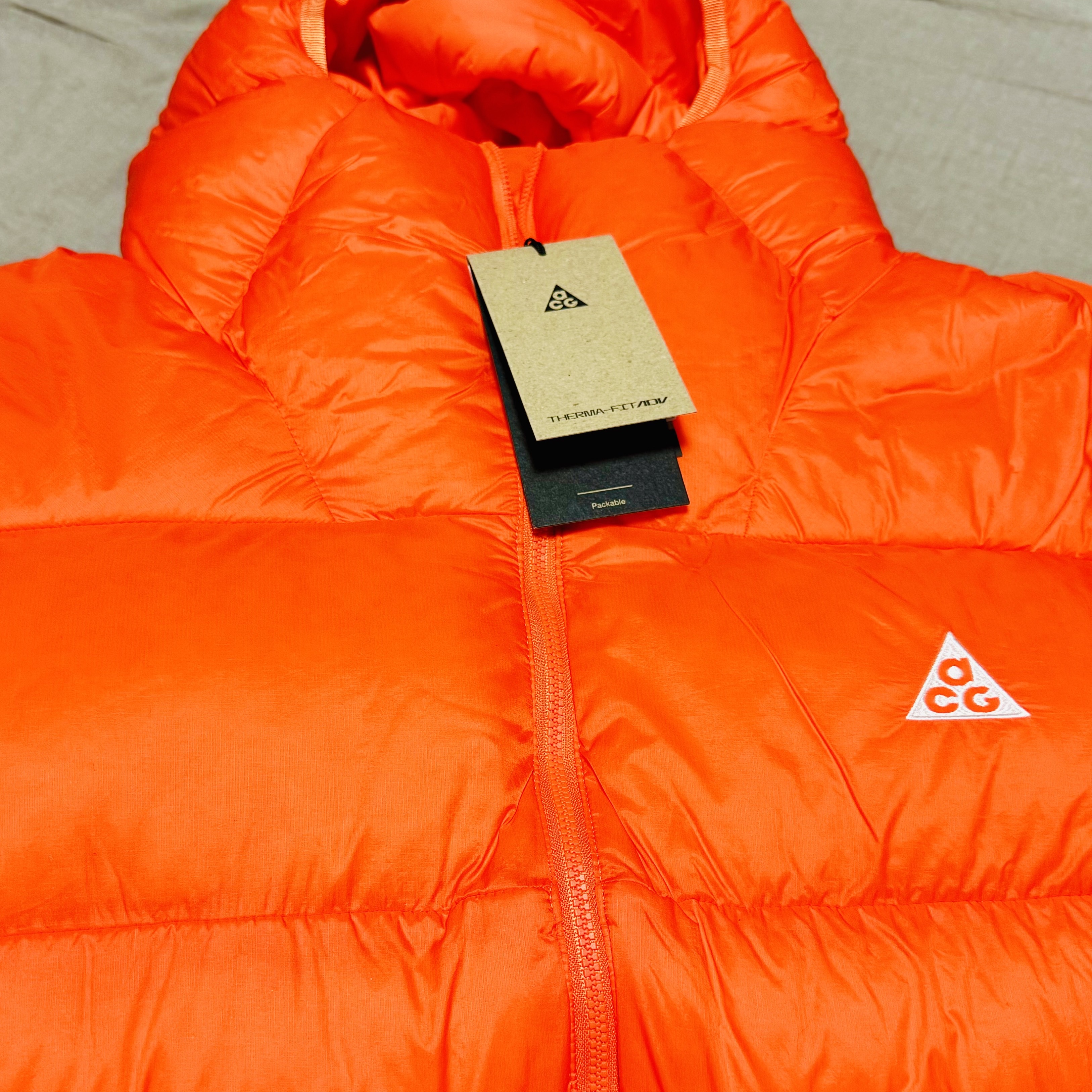 Nike ACG Therma-Fit ADV Lunar Lake Puffer Jacket Safety Orange - Asia, NewJeans Bunini Doll Keyring Pink 착용 스타일 - 2