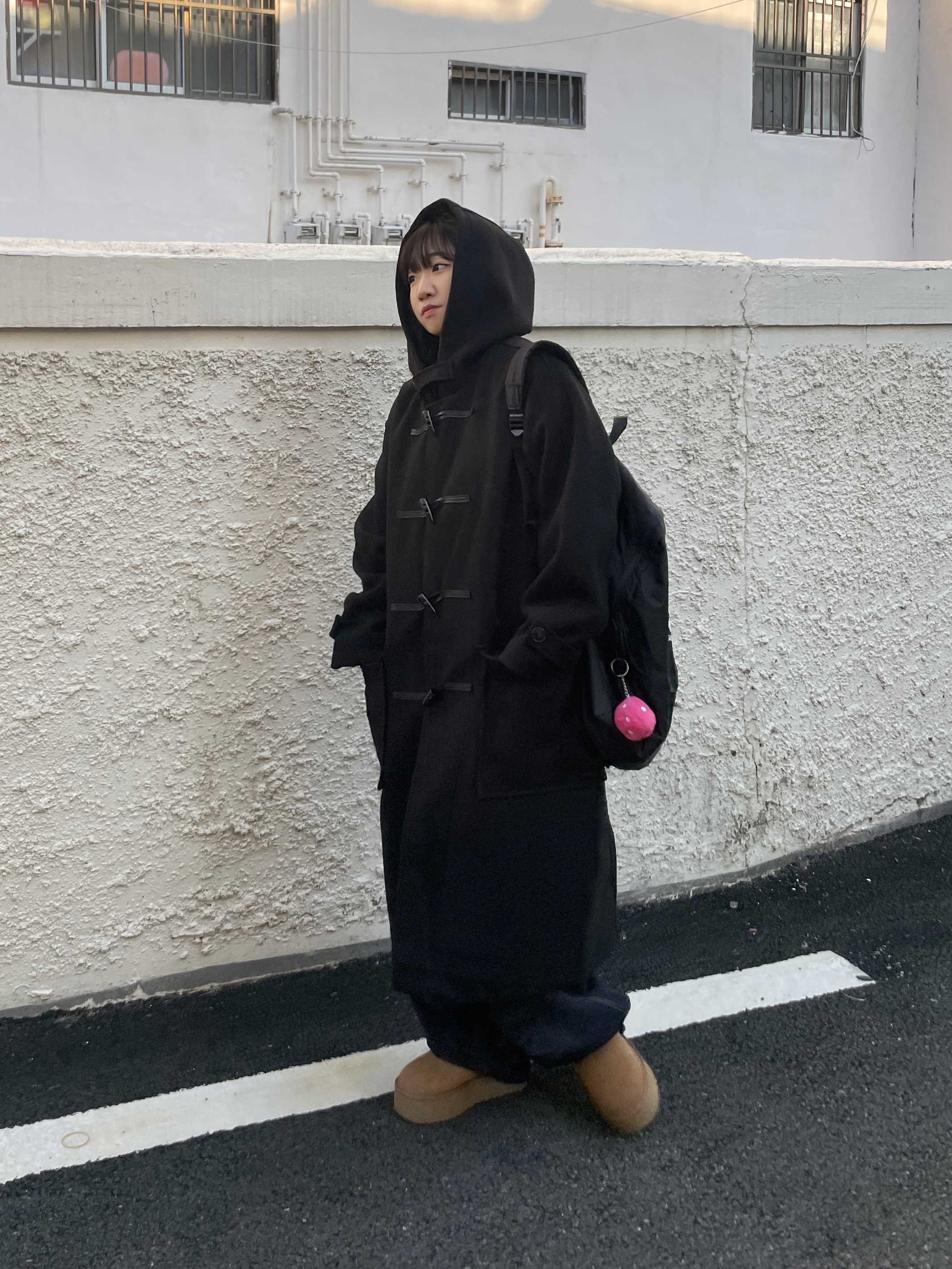 (W) 어그 클래식 울트라 미니 플랫폼 부츠 체스트넛, CDG 백팩 블랙 착용 스타일 - 2