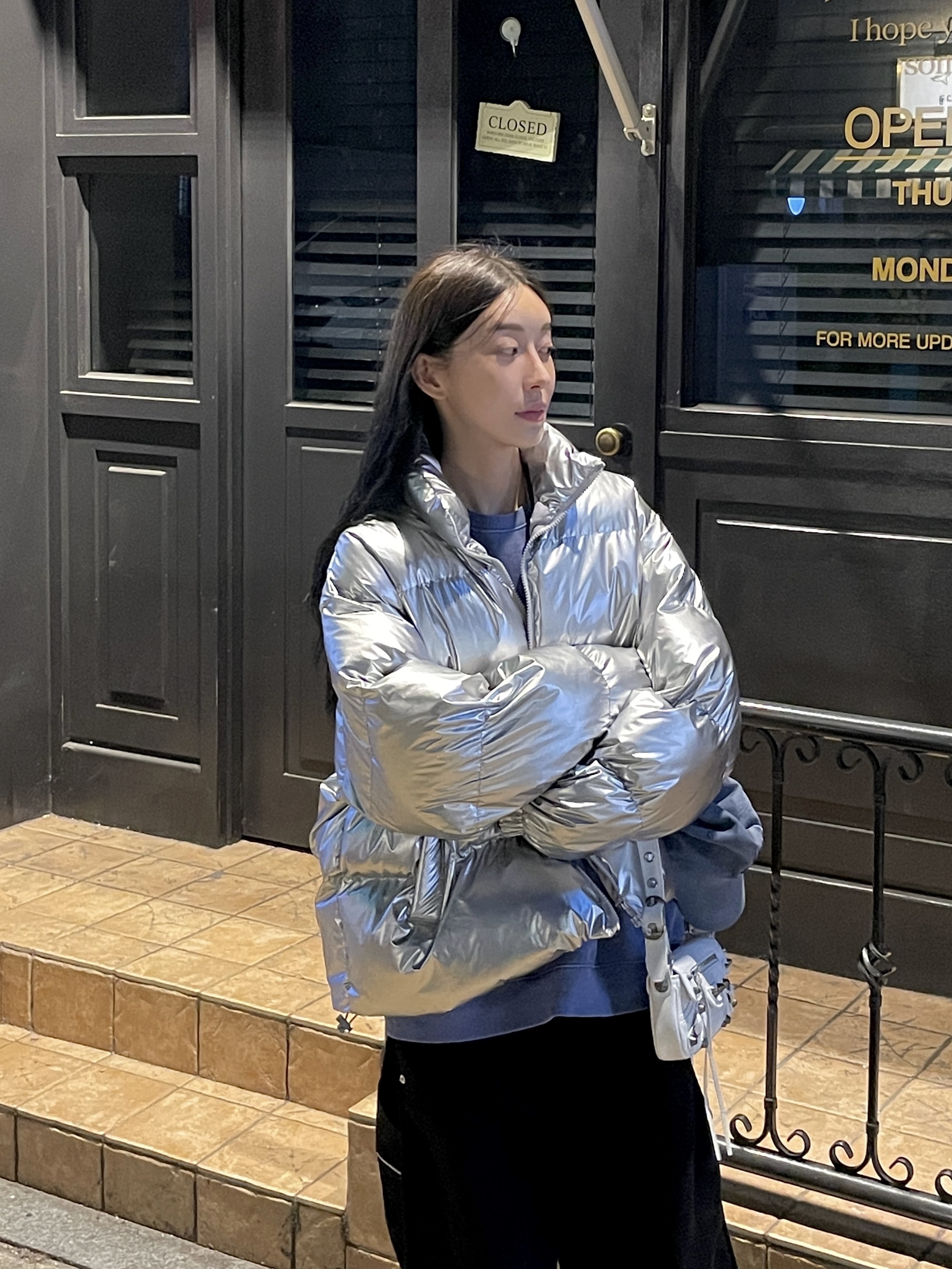 Salomon x MM6 Maison Margiela ACS Pro Light Blue, Balenciaga Le Cagole XS Sling Bag White 착용 스타일 - 2