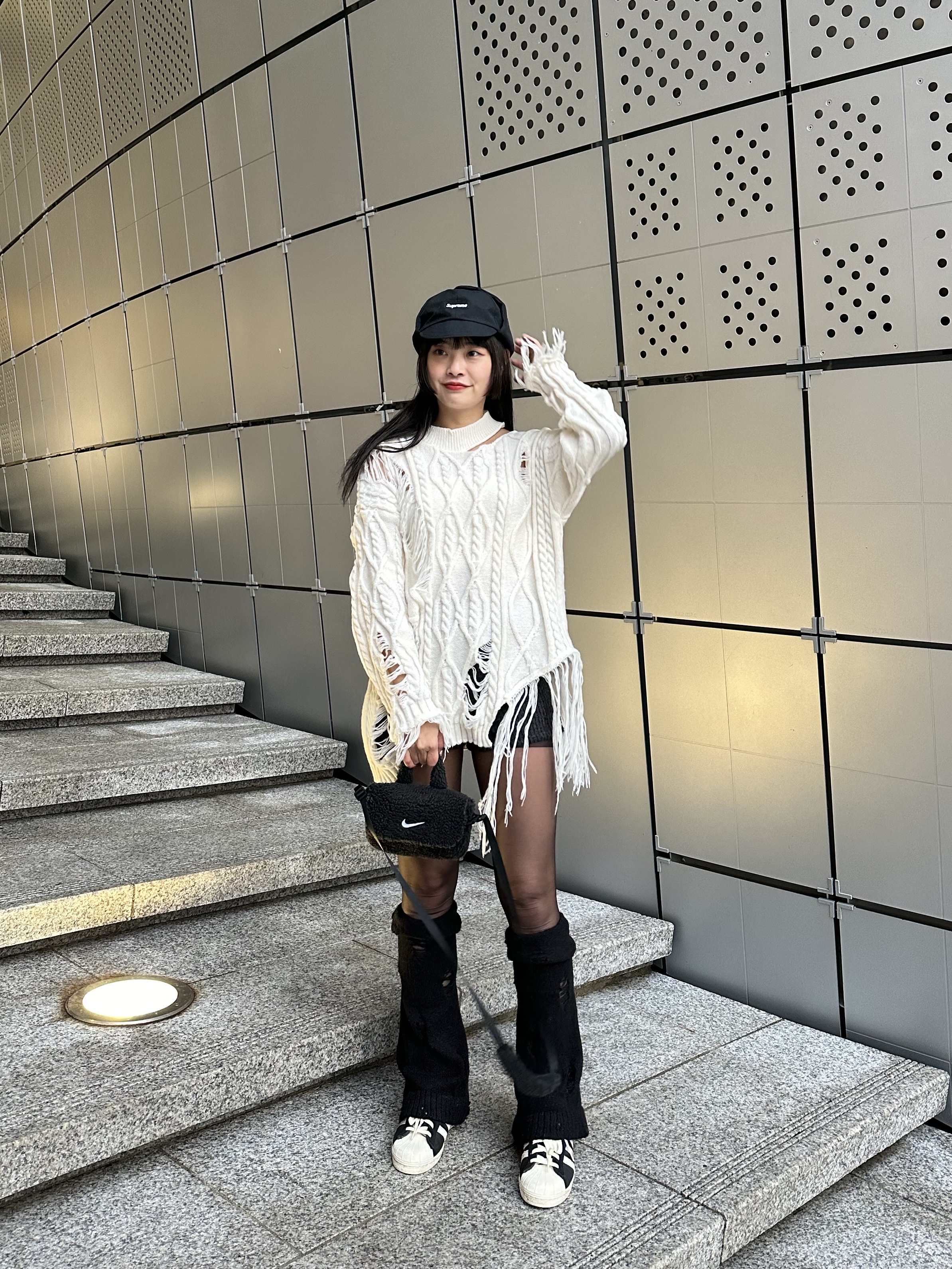 Supreme Gore-Tex Earflap Cap Black - 23FW, (Kids) Nike NSW Faux Fur Crossbody Bag Black 착용 스타일 - 4