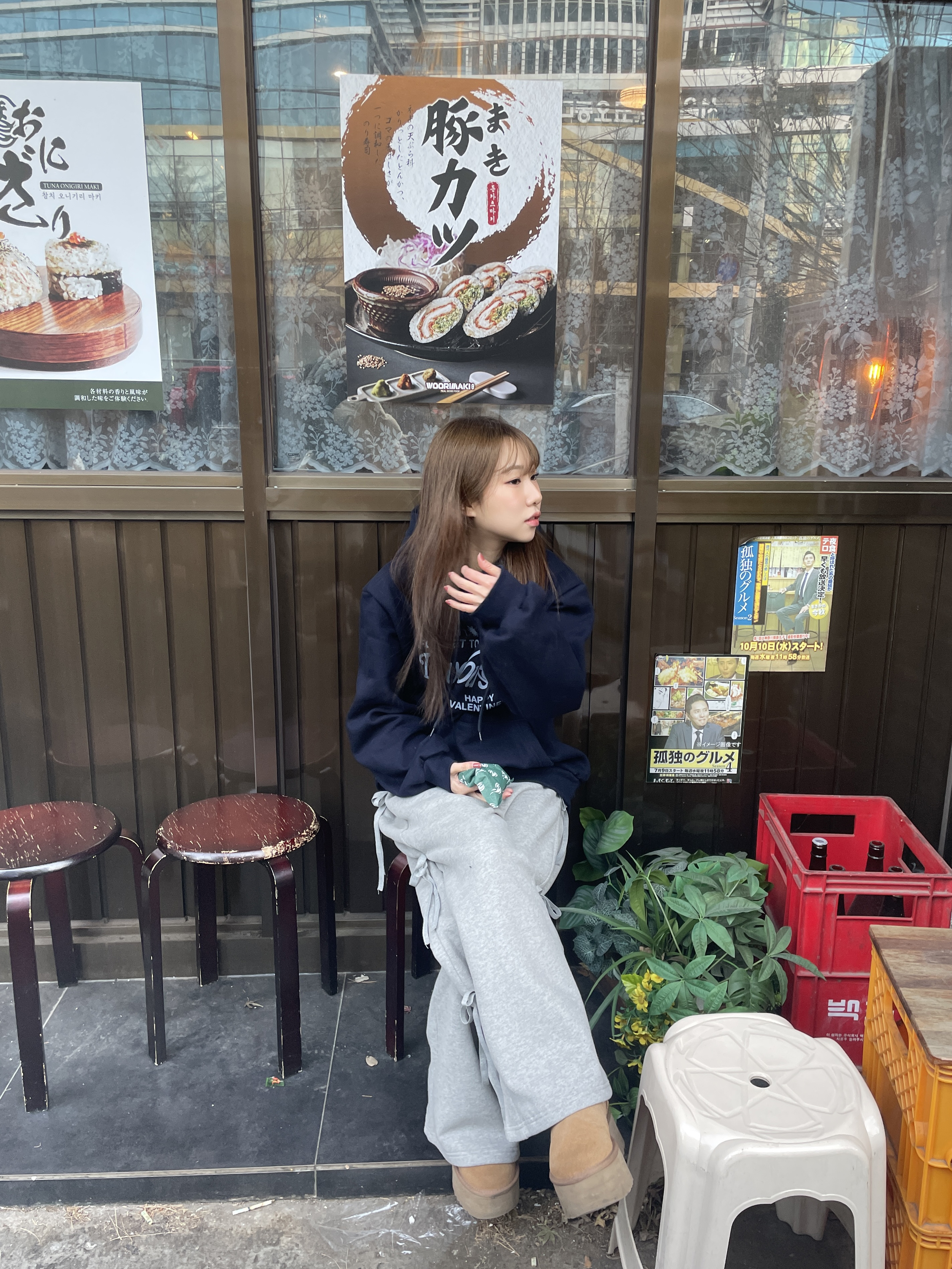 (W) UGG Classic Ultra Mini Platform Boots Chestnut 착용 스타일 - 5