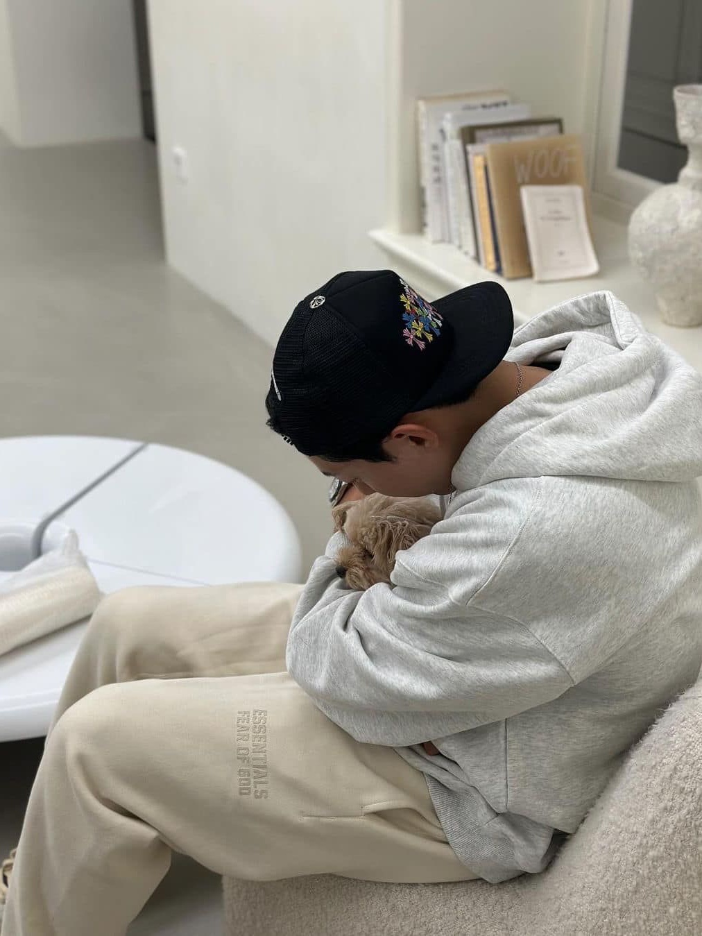 Chrome Hearts Cemetery Trucker Hat Black, Chrome Hearts Multi Color Cross Mesh Trucker Hat Black 착용 스타일 - 3
