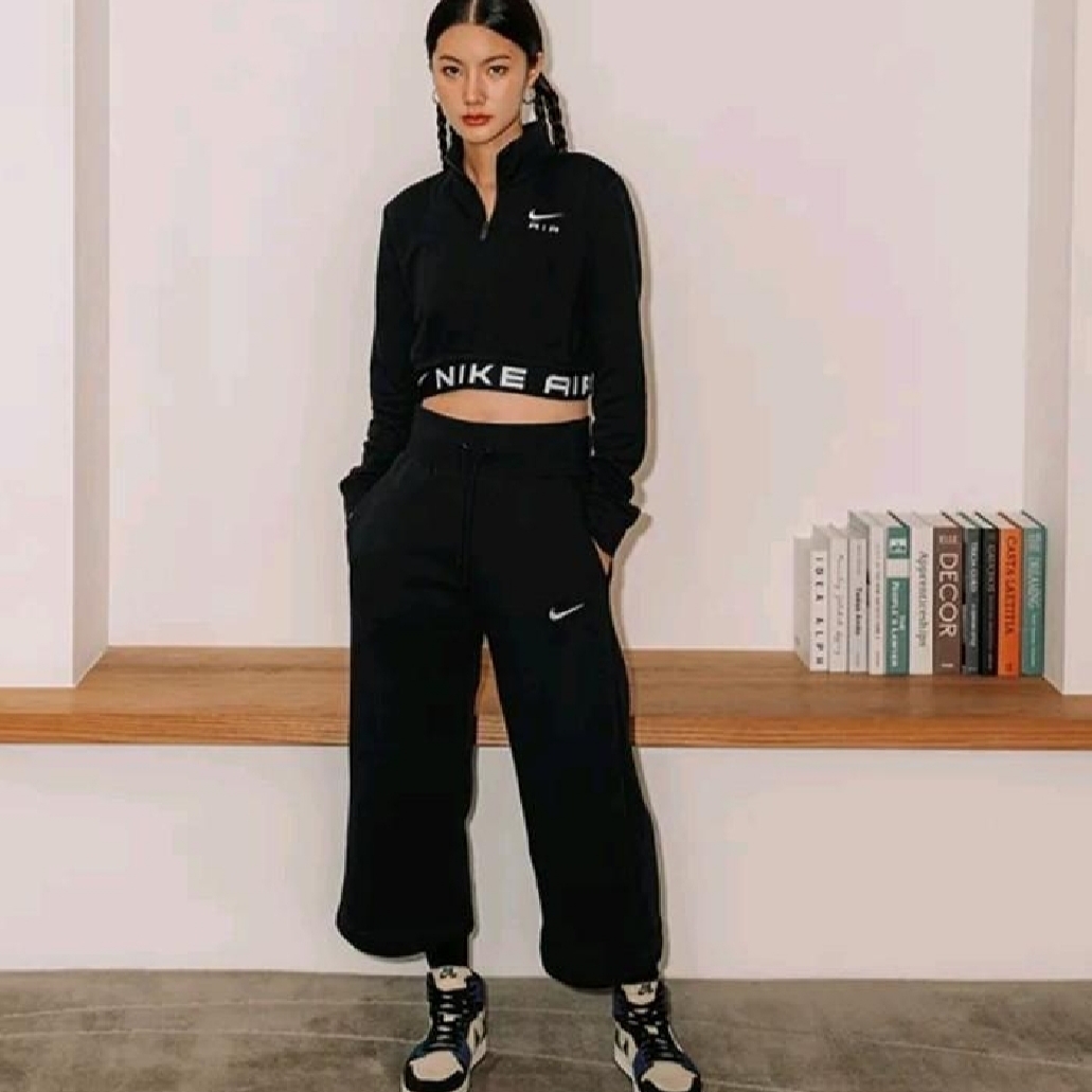 (W) Nike NSW Phoenix Fleece High-Waisted Cropped Sweatpants Black 착용 스타일 - 2
