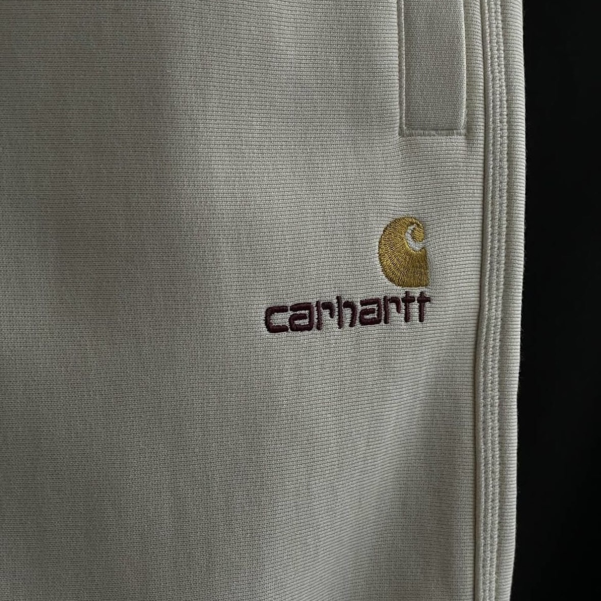 Carhartt WIP American Script Jogging Pant Natural 착용 스타일 - 1
