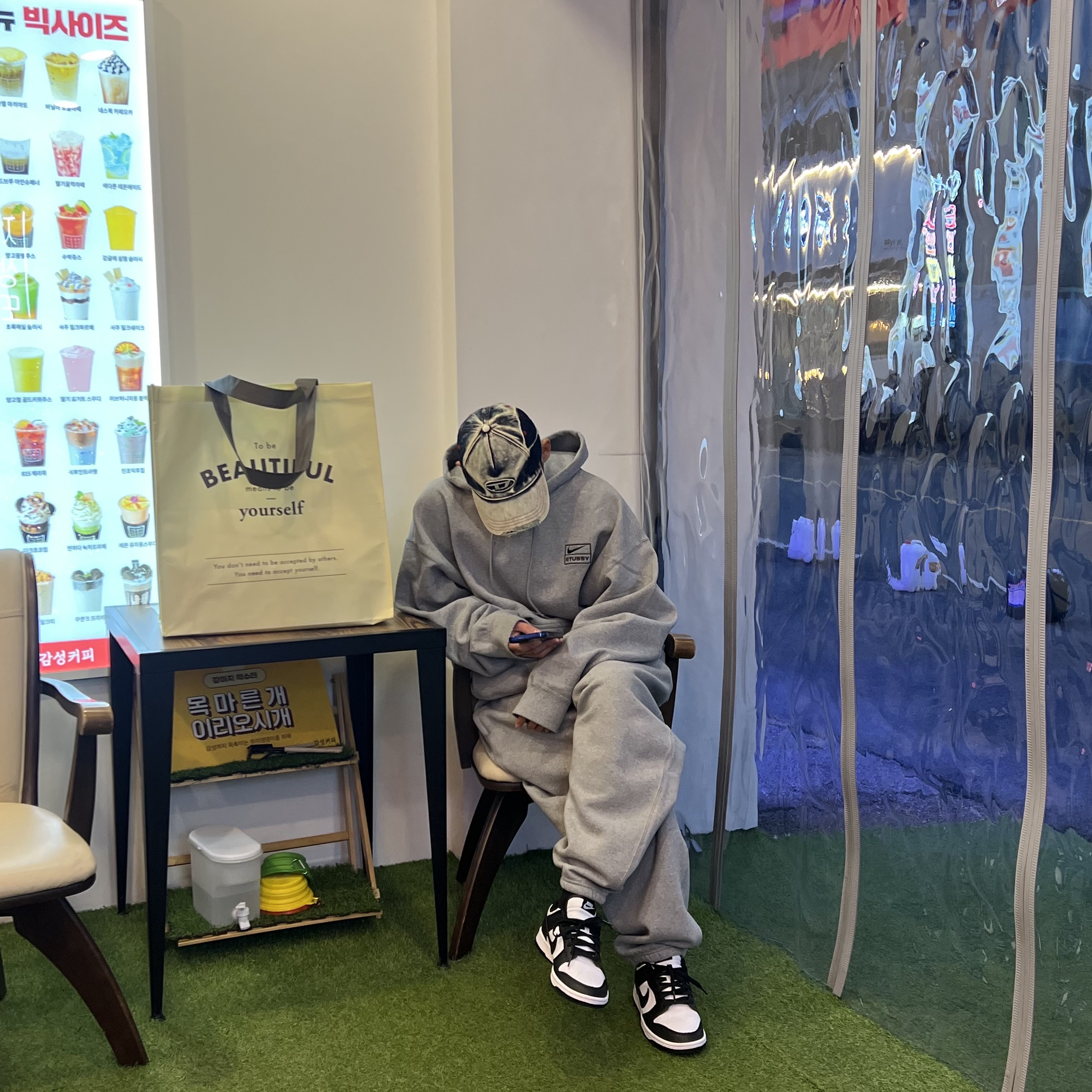 Diesel C-Seymon Treated Denim Baseball Cap Blue White, Nike x Stussy NRG RA Pullover Hoodie Dark Grey Heather (DJ9488-063) 착용 스타일