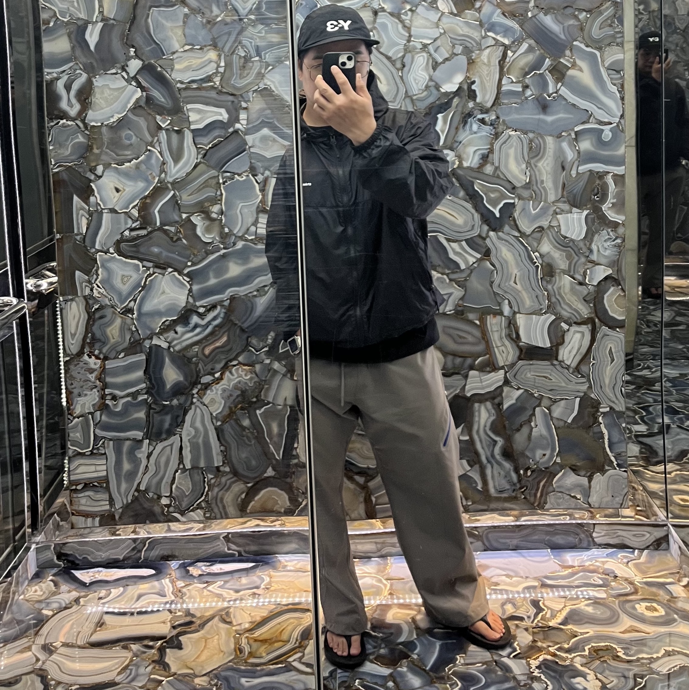 Y-3 Running Cap Black, Oofos OOriginal Black 착용 스타일